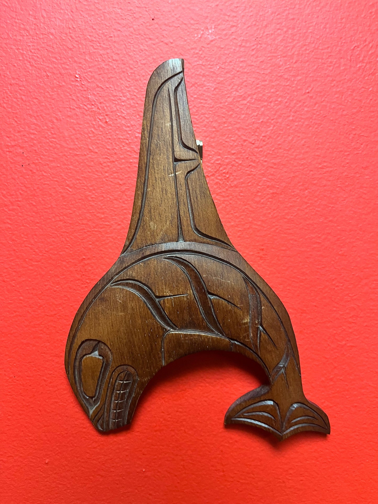 Lovely well detailed 9 inch tall, indigenous first nations, Pacific Northwest coast, signed killer whale plaque ready to hang wow