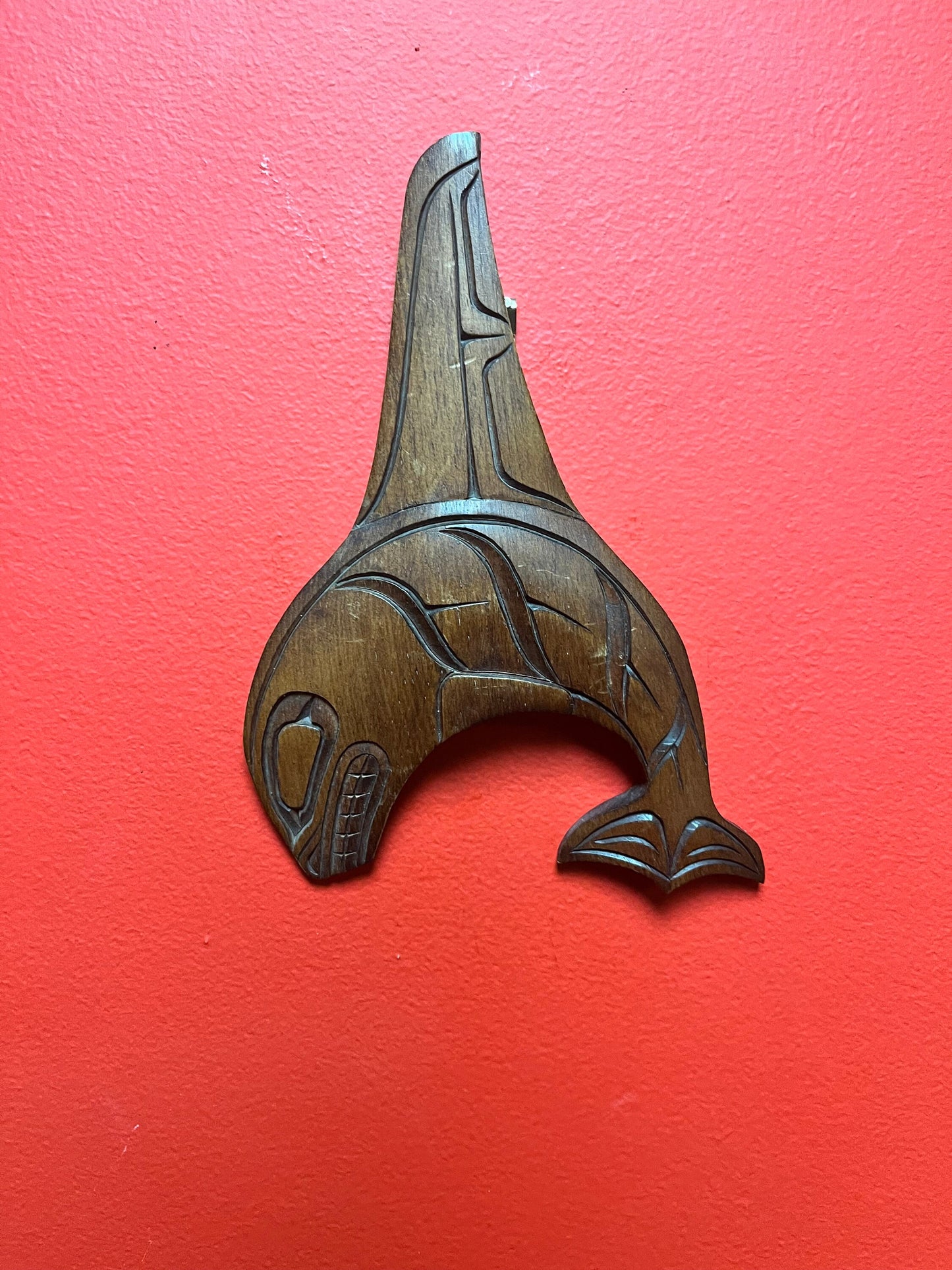 Lovely well detailed 9 inch tall, indigenous first nations, Pacific Northwest coast, signed killer whale plaque ready to hang wow