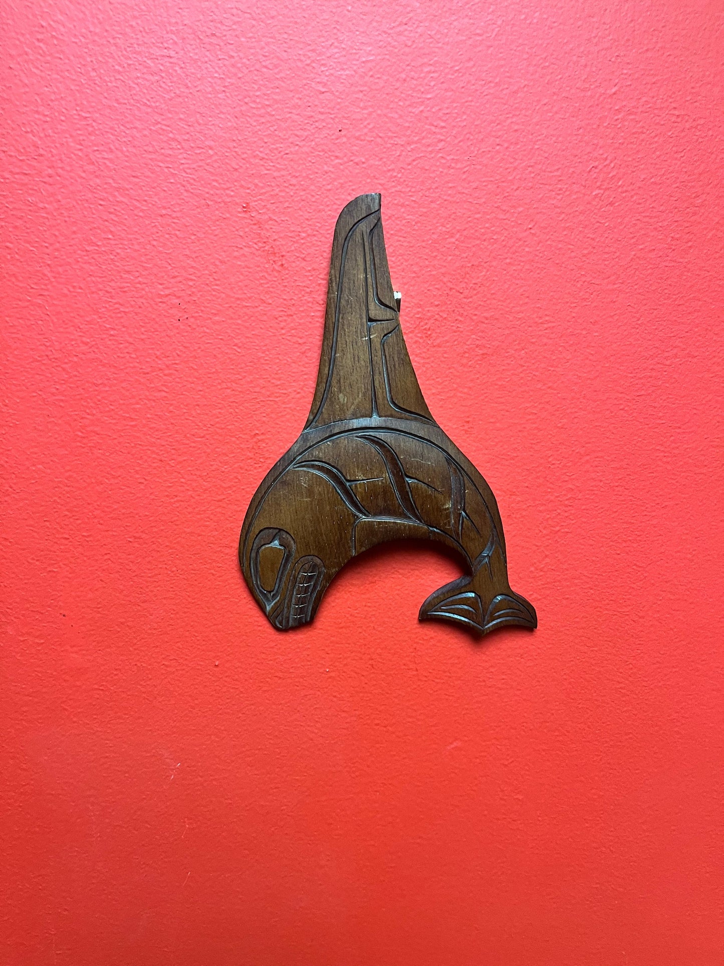 Lovely well detailed 9 inch tall, indigenous first nations, Pacific Northwest coast, signed killer whale plaque ready to hang wow