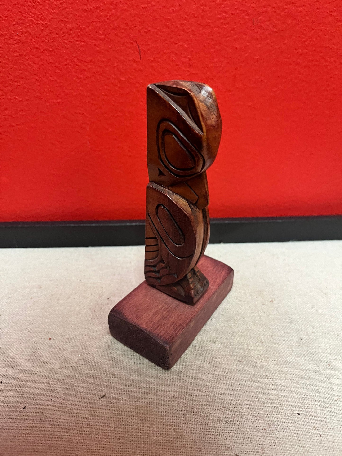 Lovely indigenous first nations  Pacific Northwest Coast totem pole   great detail - 6 inches tall