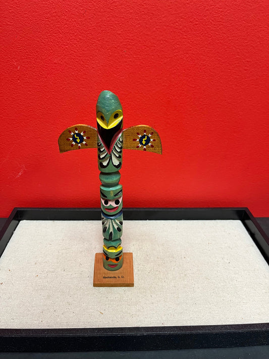 Stunning primitive 9 x 4 wide signed 1953 indigenous first nations American totem pole with wings  museum quality beauty