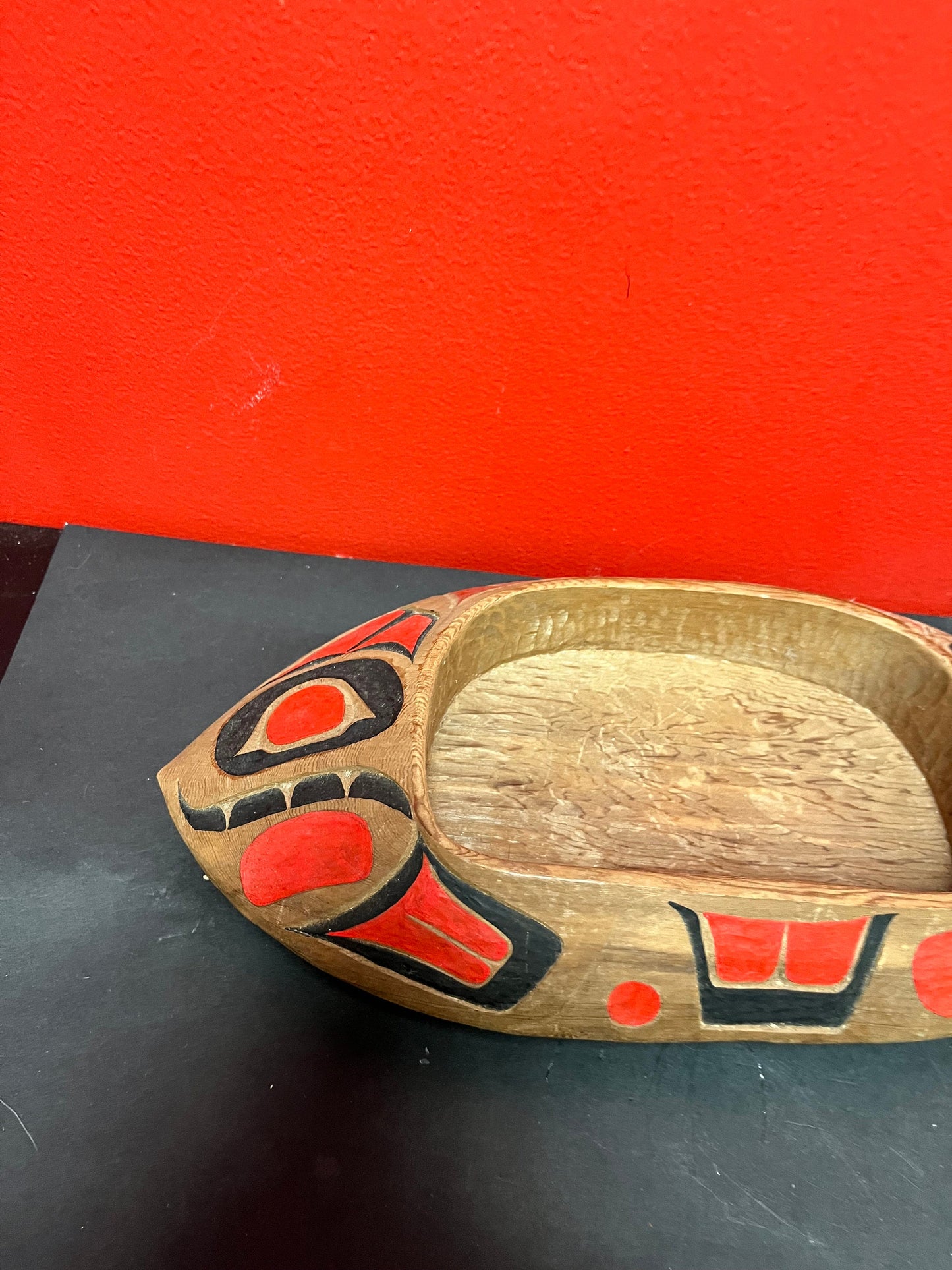 Stunning 16 inch long, signed indigenous, first nations northwest coast halibut feast bowl — great imagery and detail