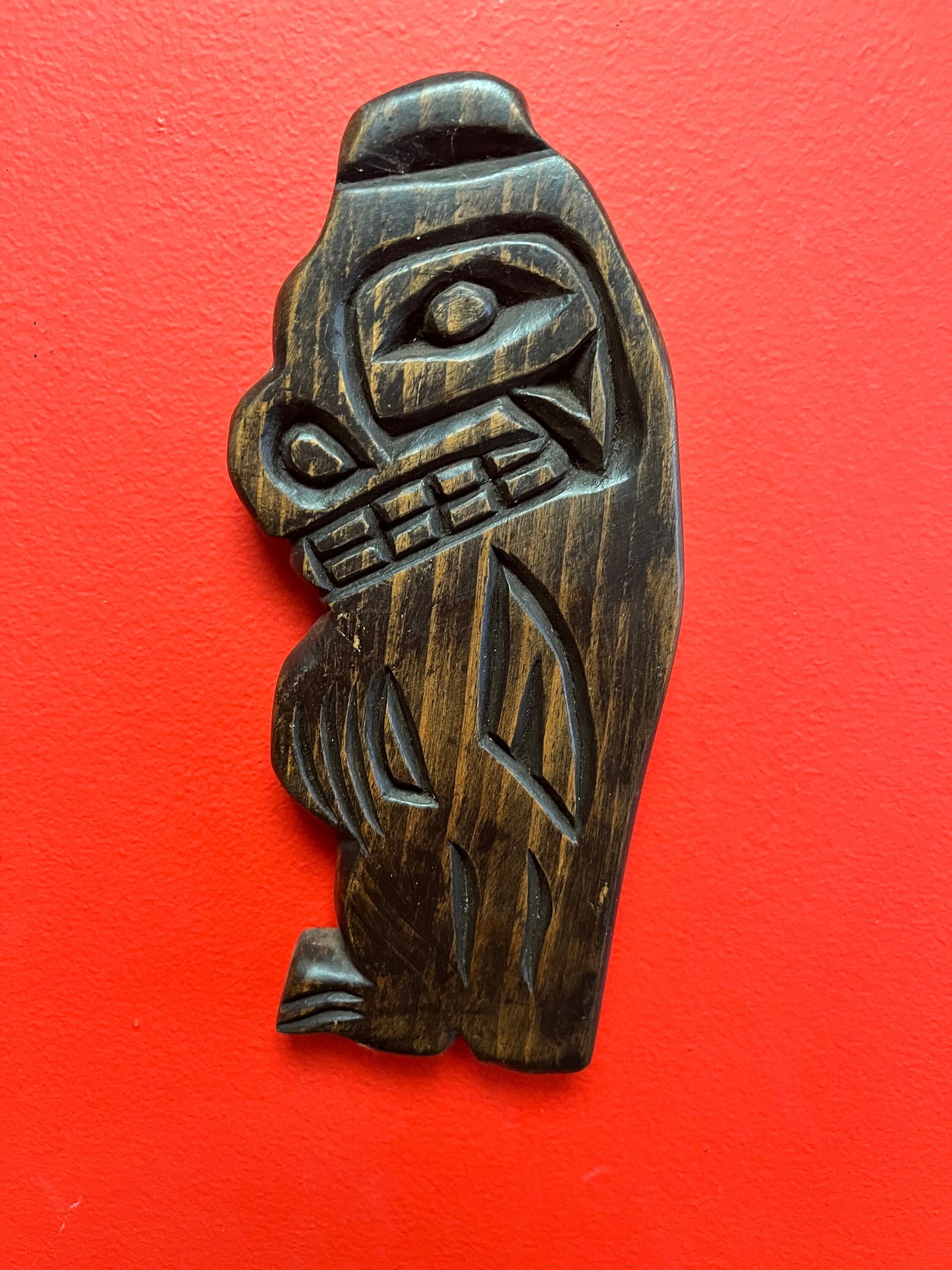 Lovely 9 inch tall indigenous first nation pacific northwest coast bear plaque  signed  great value