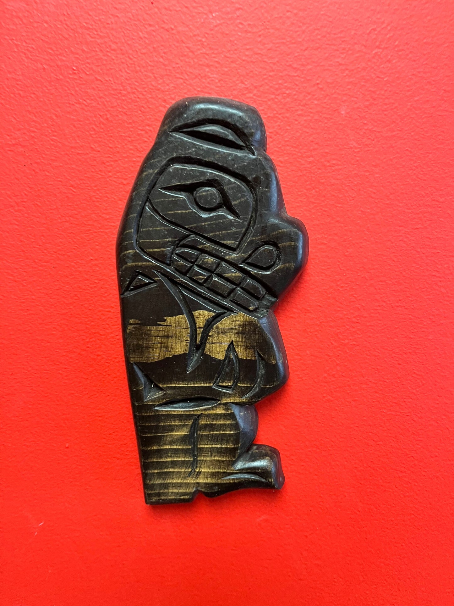 Lovely 9 inch tall indigenous first nation pacific northwest coast bear plaque  signed  great value