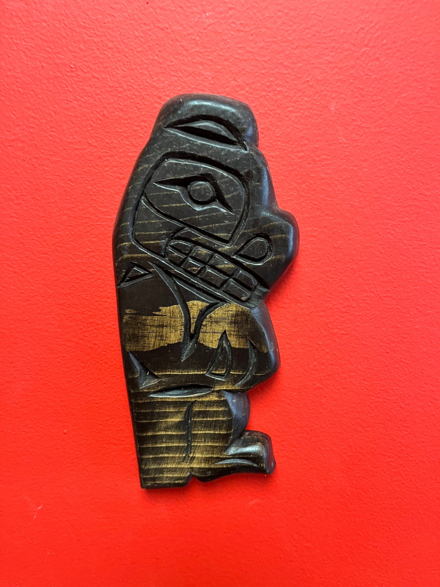 Lovely 9 inch tall indigenous first nation pacific northwest coast bear plaque  signed  great value
