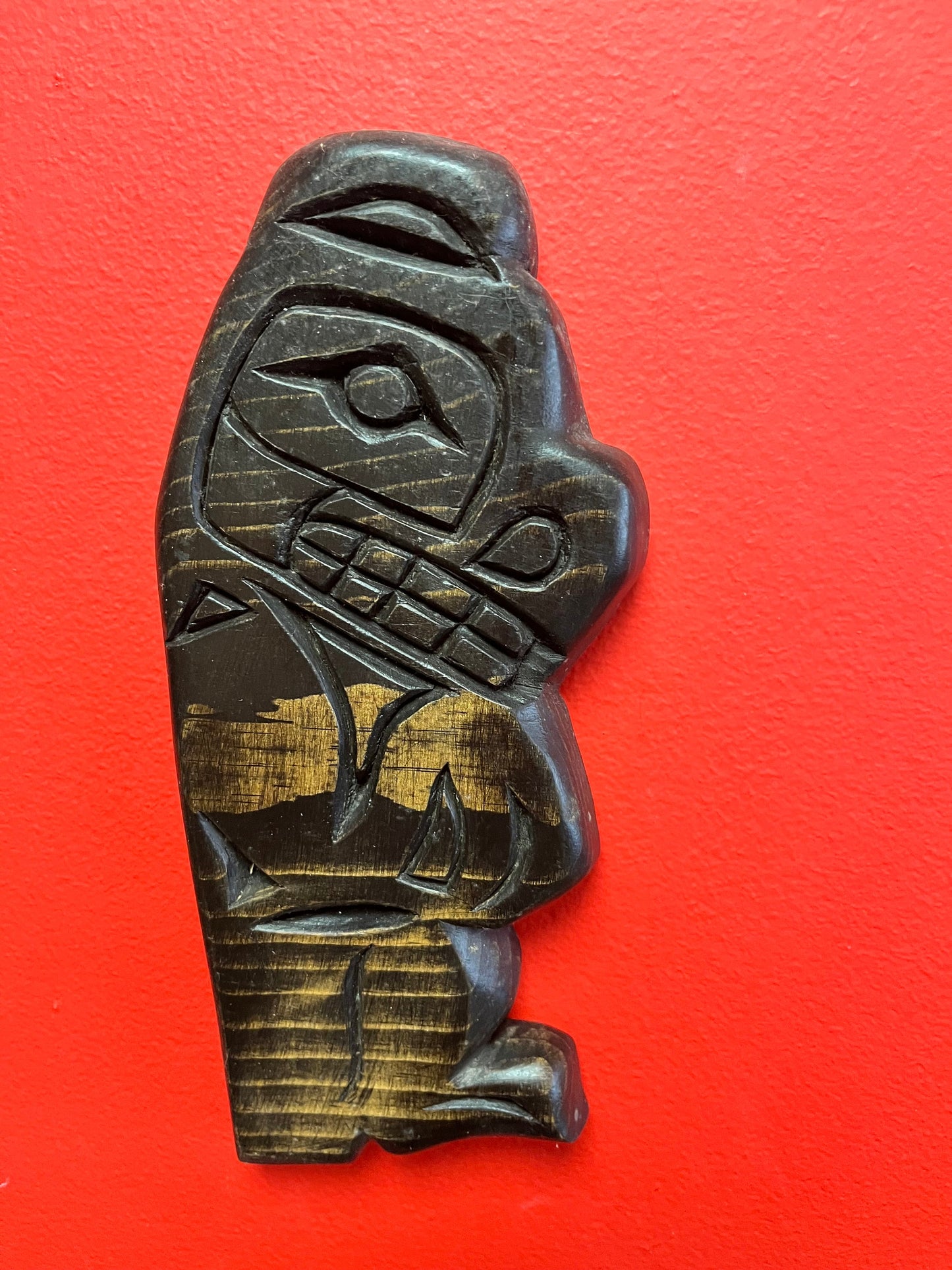 Lovely 9 inch tall indigenous first nation pacific northwest coast bear plaque  signed  great value