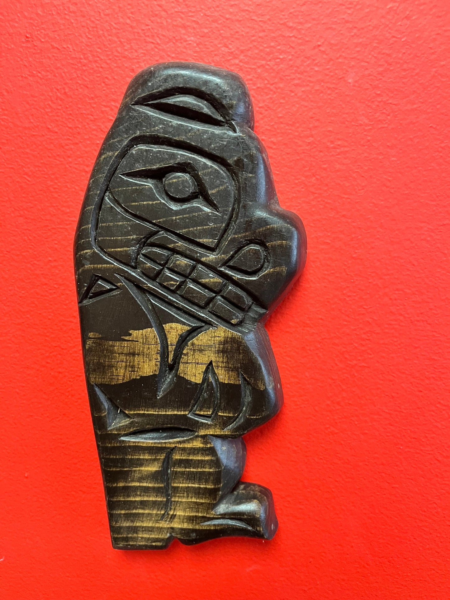 Lovely 9 inch tall indigenous first nation pacific northwest coast bear plaque  signed  great value