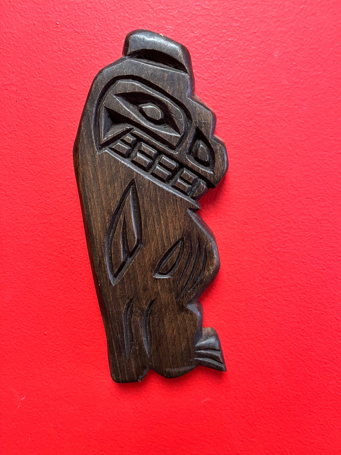 Lovely 9 inch tall indigenous first nation pacific northwest coast bear plaque  signed  great value