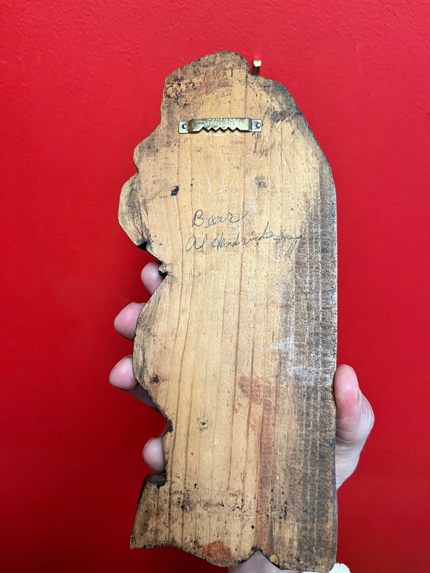 Lovely 9 inch tall indigenous first nation pacific northwest coast bear plaque  signed  great value