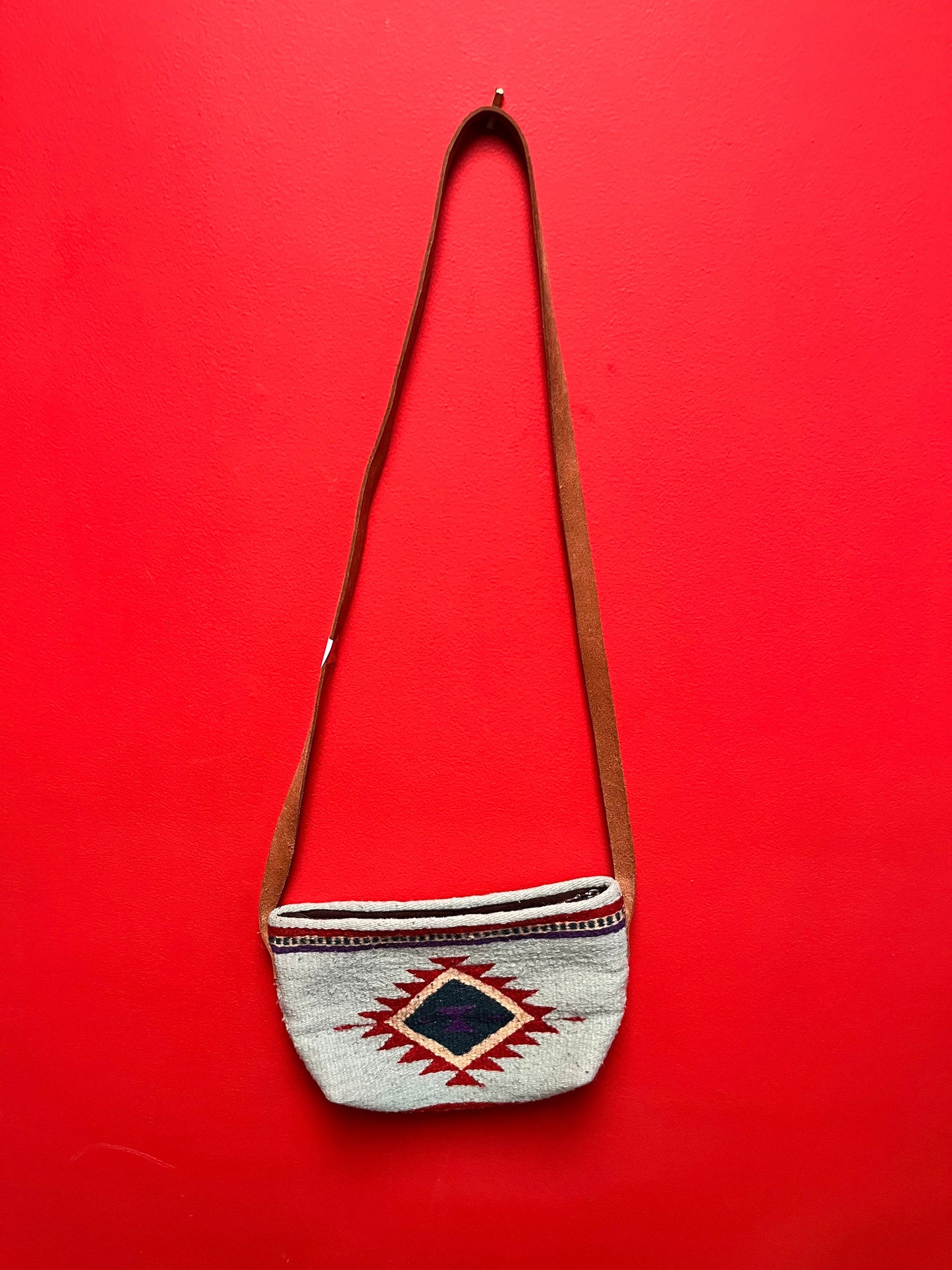 Lovely vintage tribal Mexican handbag  11 x 7“ high with long leather strap - Navajo style in great condition