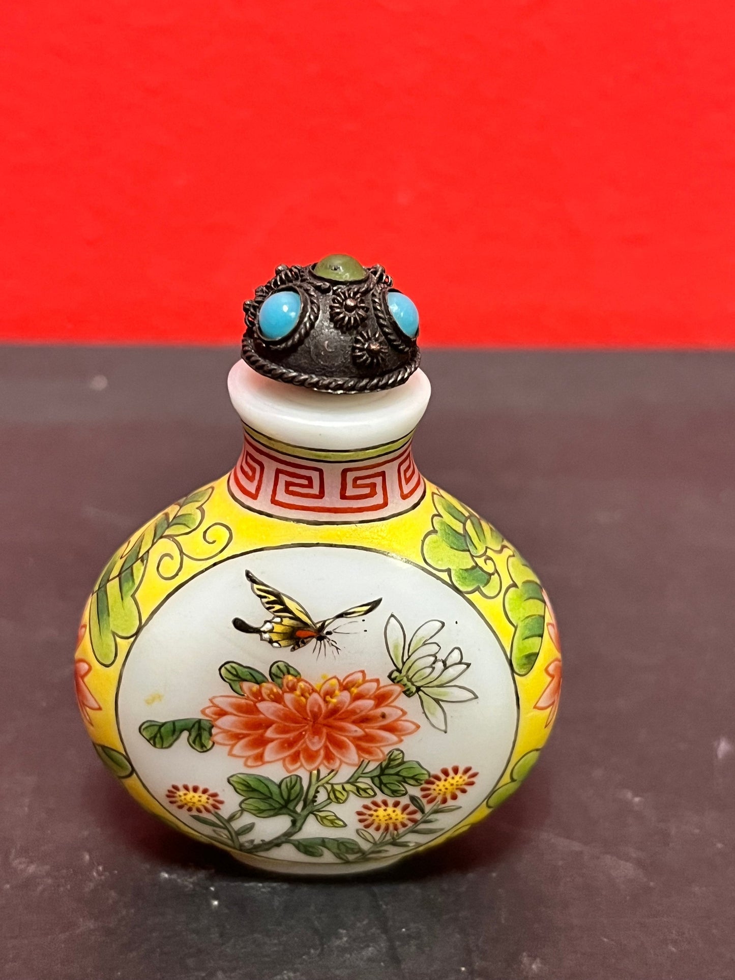 3 inch tall antique signed Chinese enamel and porcelain snuff bottle with decorated lid real beauty wow