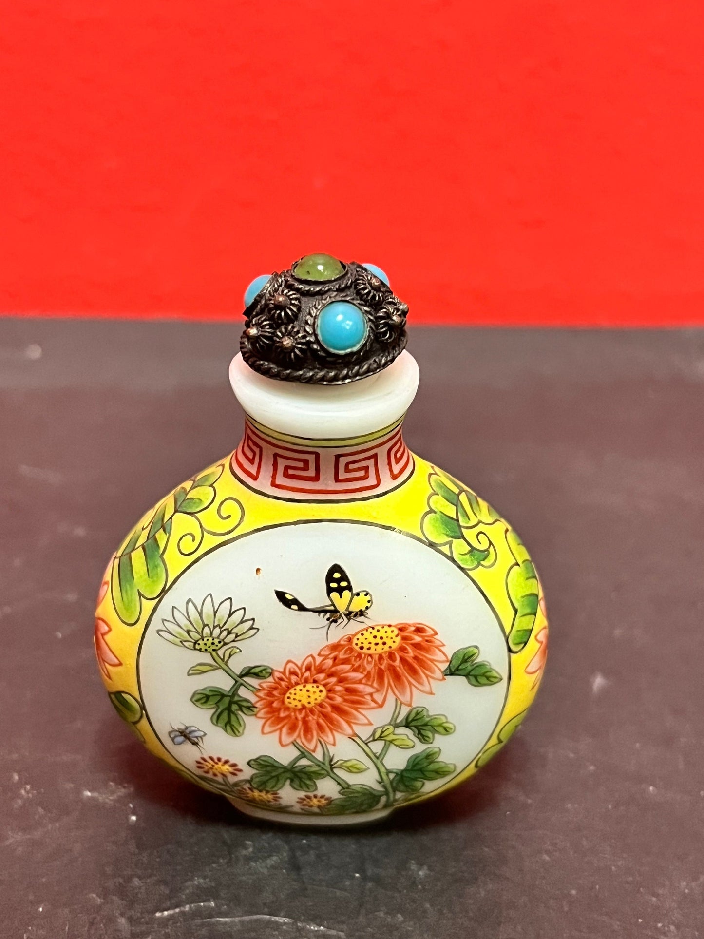 3 inch tall antique signed Chinese enamel and porcelain snuff bottle with decorated lid real beauty wow