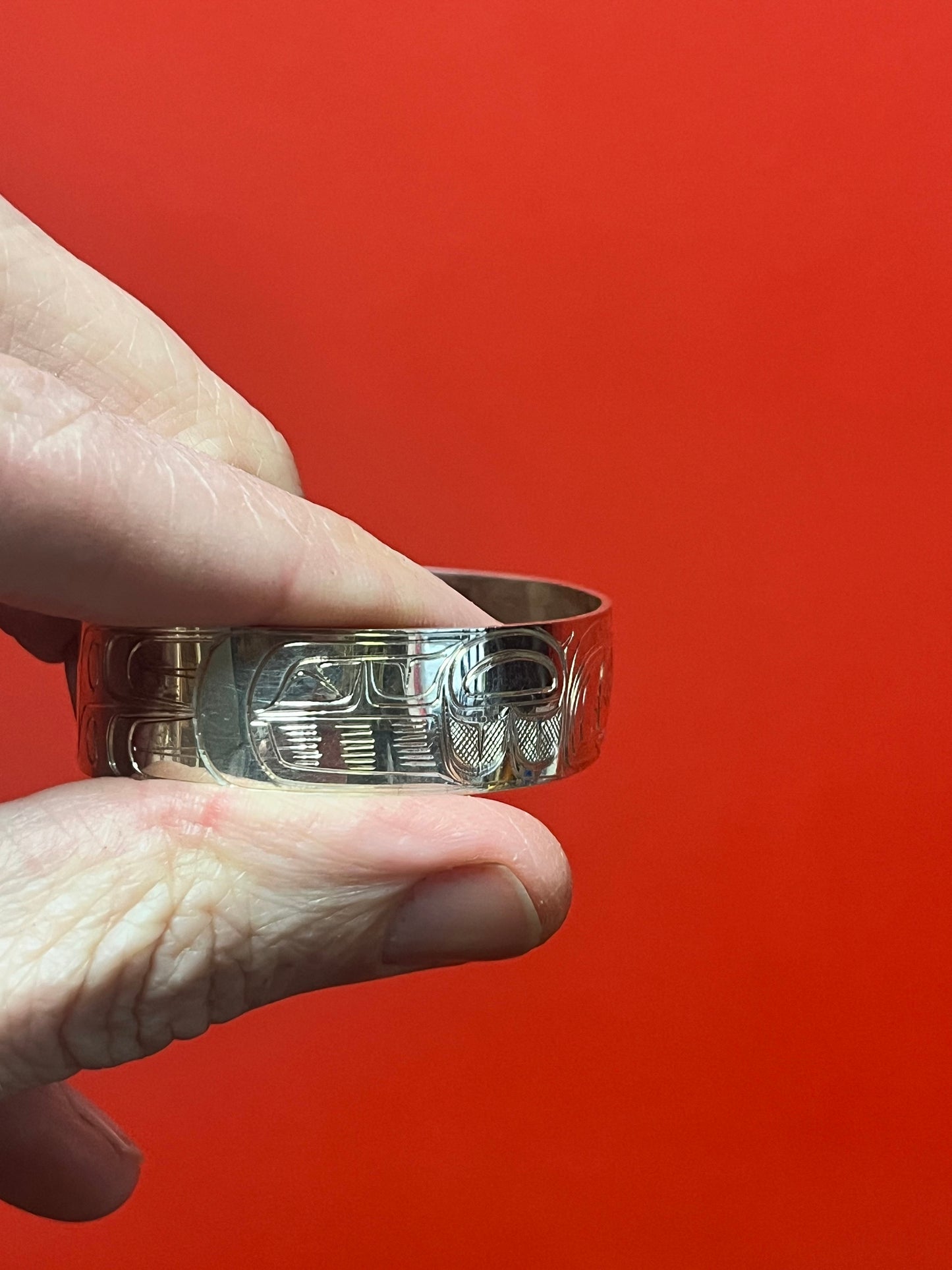 Stunning 2 1/2 inch wide indigenous first nations northwest coast Sterling Tony Hunt thunderbird bracelet amazing detail
