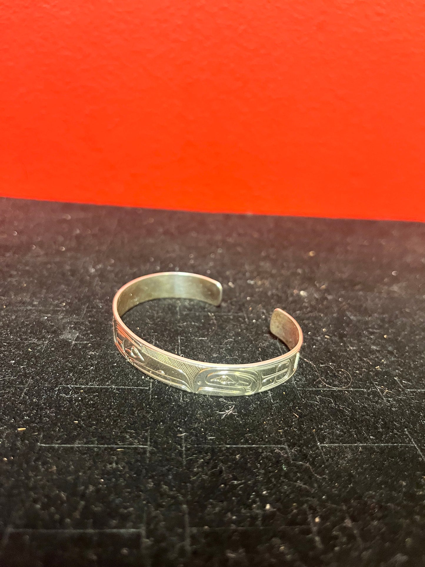 Stunning 2 1/2 inch wide indigenous first nations northwest coast Sterling Tony Hunt thunderbird bracelet amazing detail