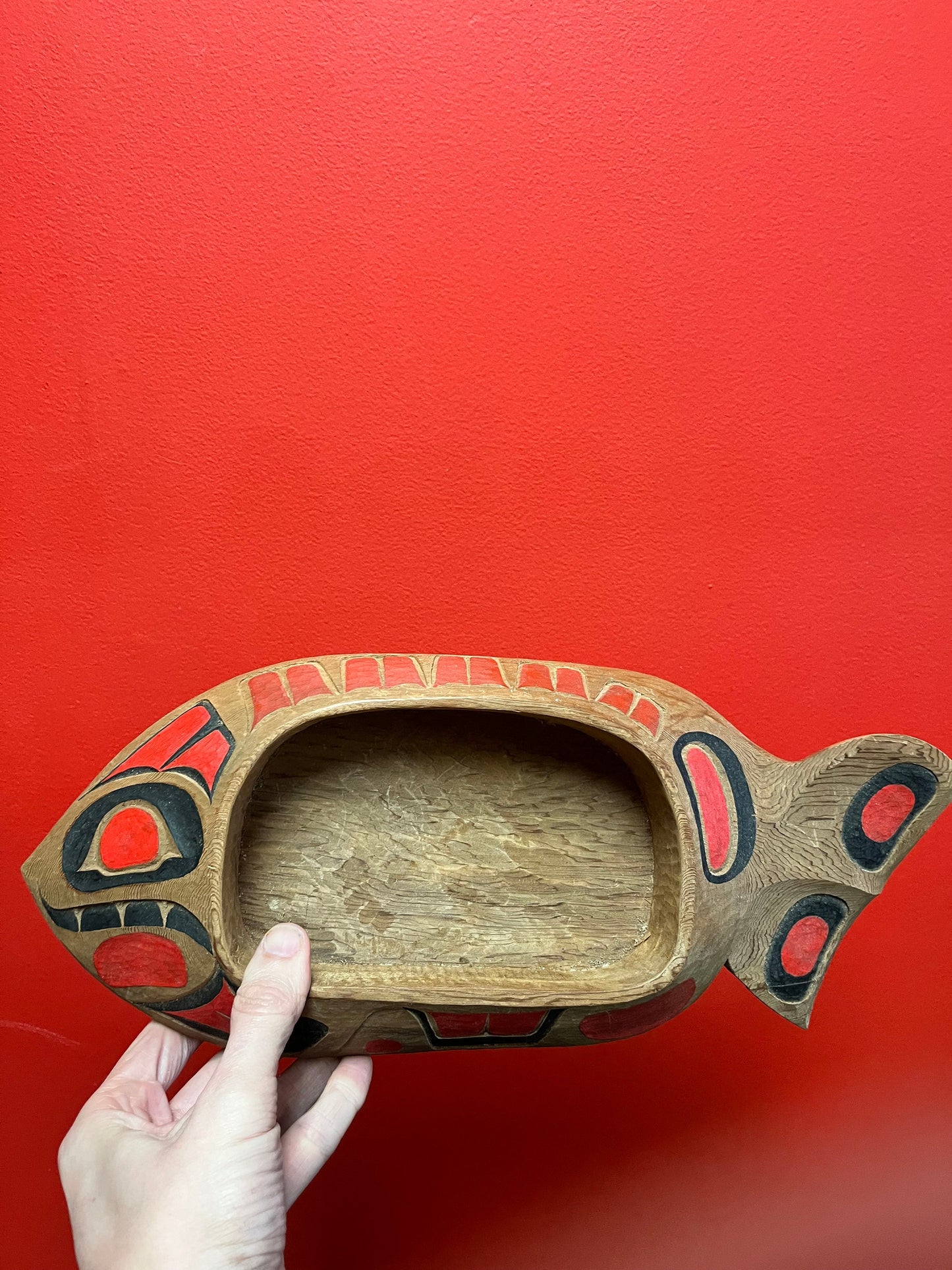 Stunning 16 inch long, signed indigenous, first nations northwest coast halibut feast bowl great imagery and detail