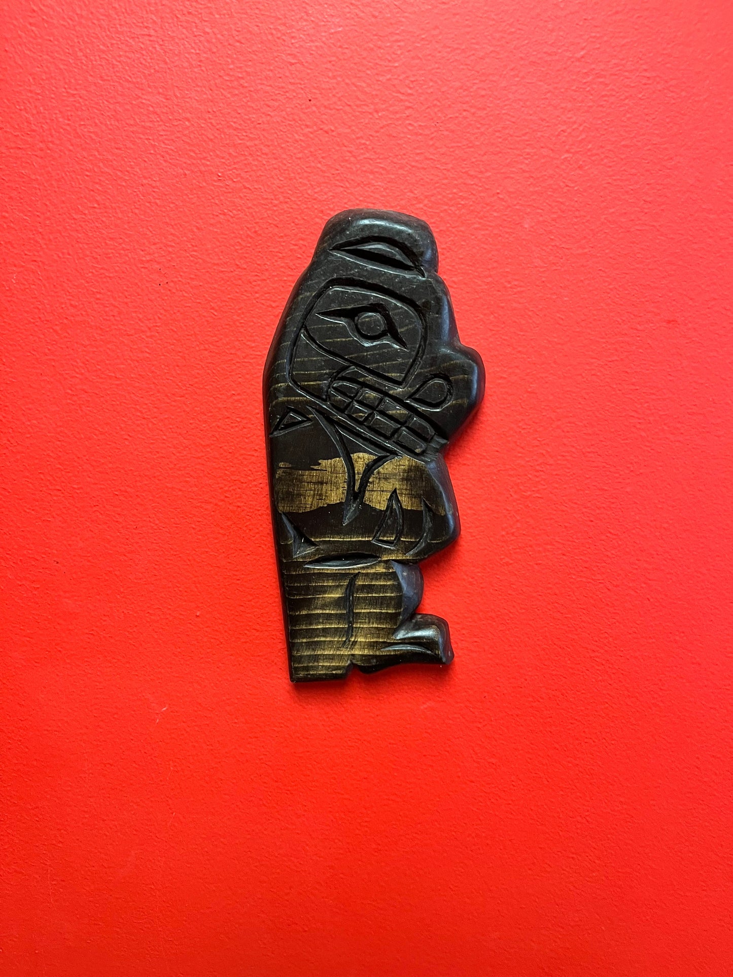Lovely 9 inch tall indigenous first nation pacific northwest coast bear plaque  signed  great value