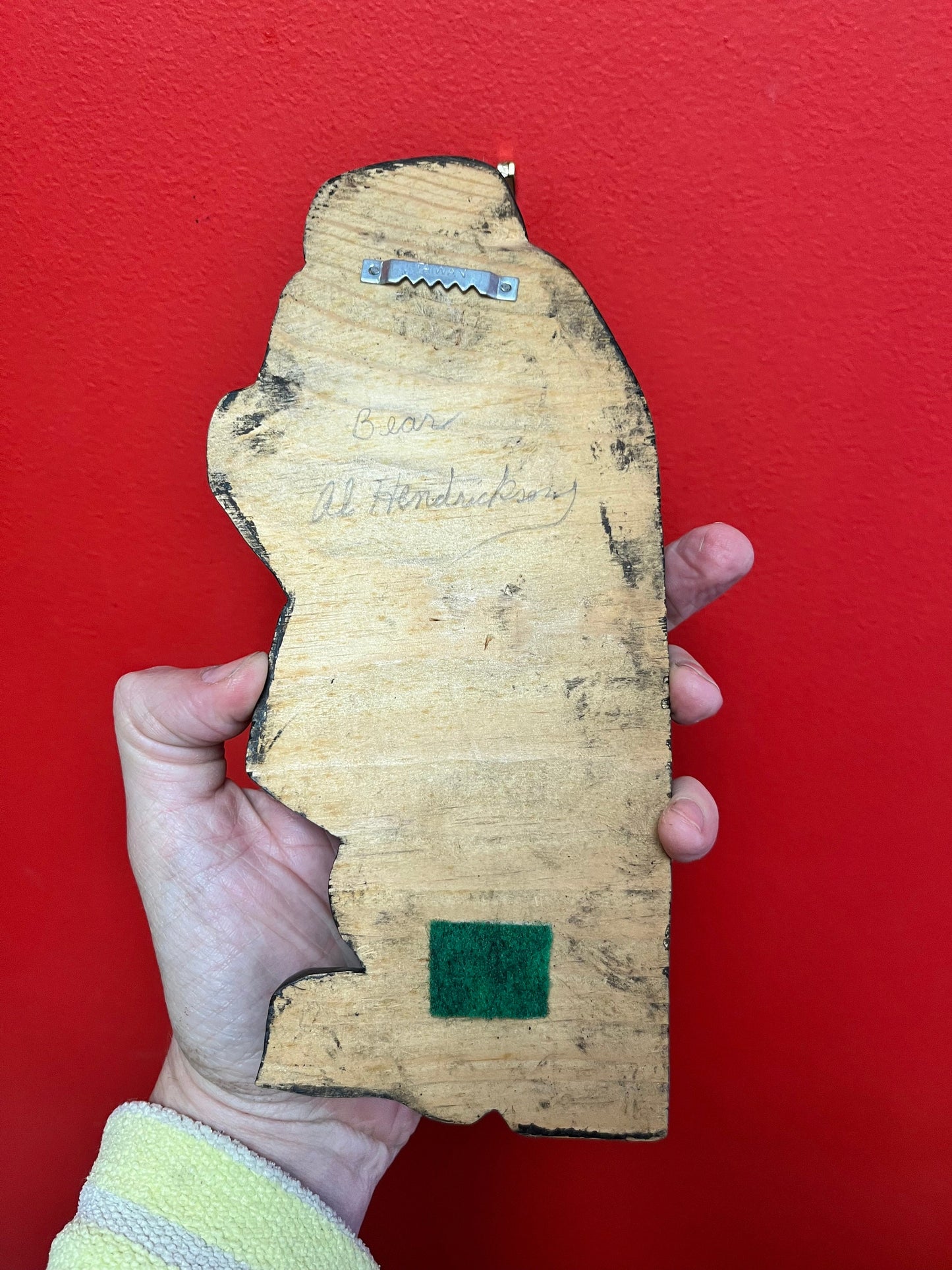Lovely 9 inch tall indigenous first nation pacific northwest coast bear plaque  signed  great value