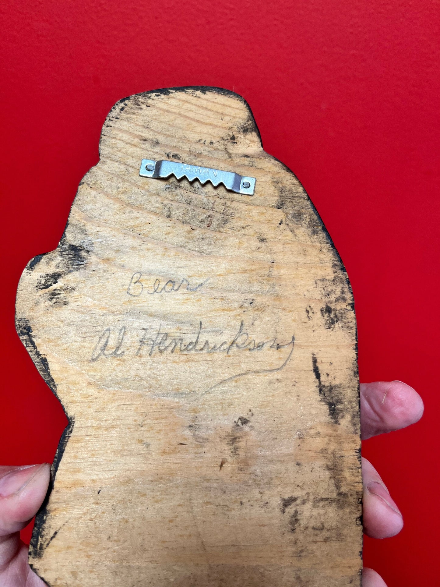 Lovely 9 inch tall indigenous first nation pacific northwest coast bear plaque  signed  great value