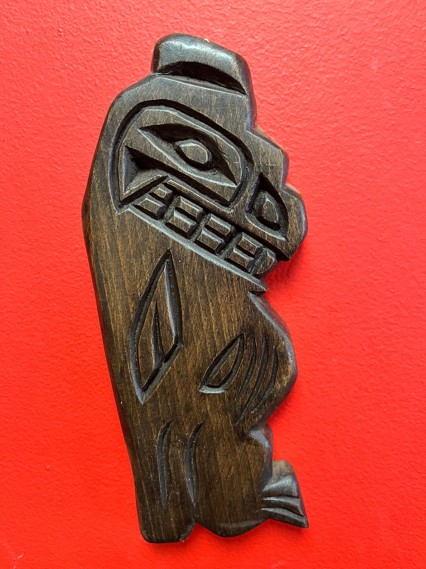 Lovely 9 inch tall indigenous first nation pacific northwest coast bear plaque  signed  great value