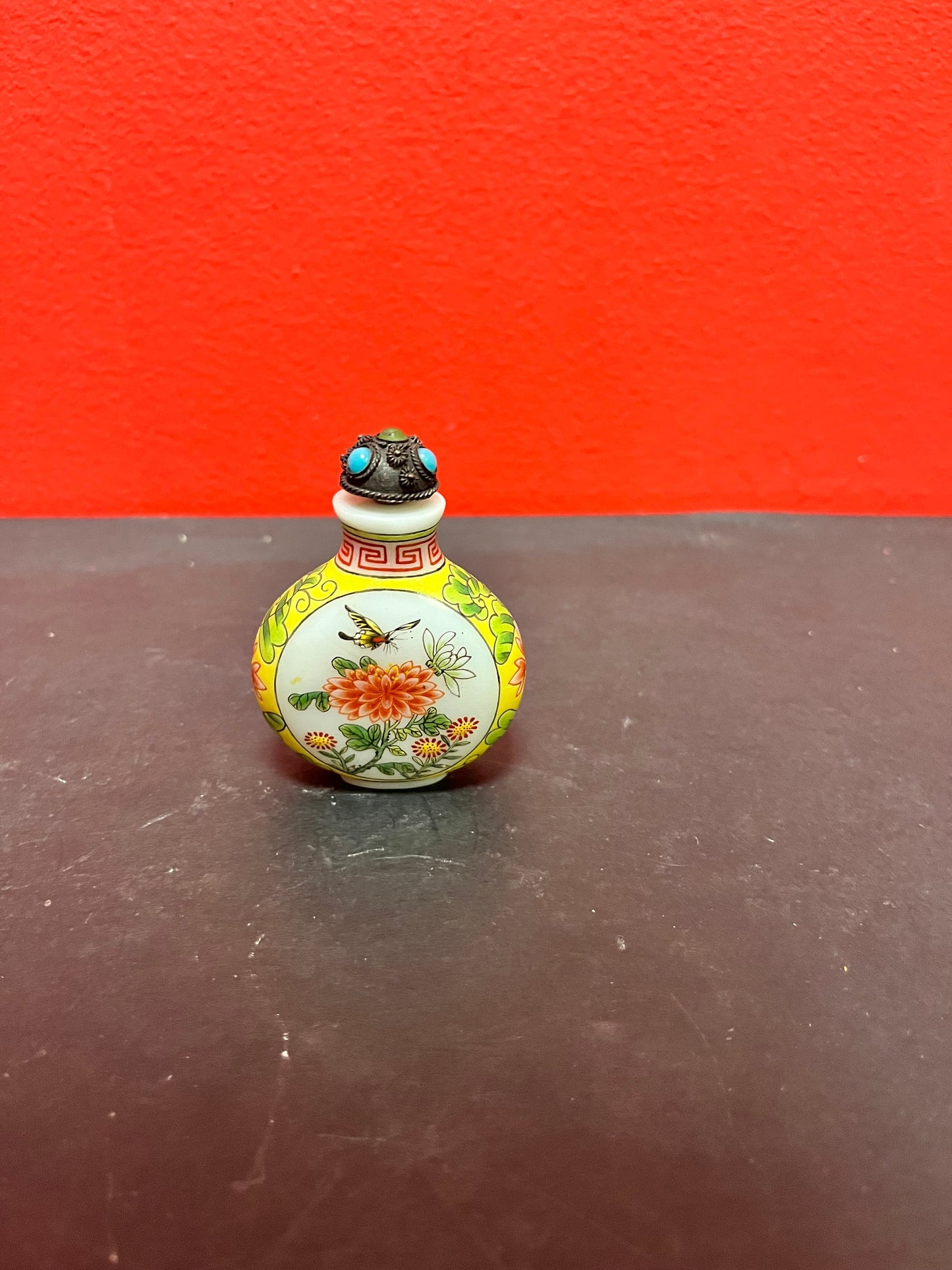 3 inch tall antique signed Chinese enamel and porcelain snuff bottle with decorated lid real beauty wow