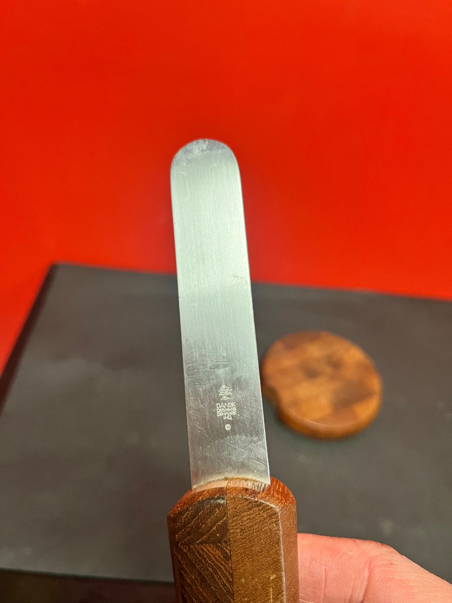 Lovely mid century modern QUISGAARD  dansk teak cheeseboard and knife  lovely condition and great MCM design 8.5 inches long