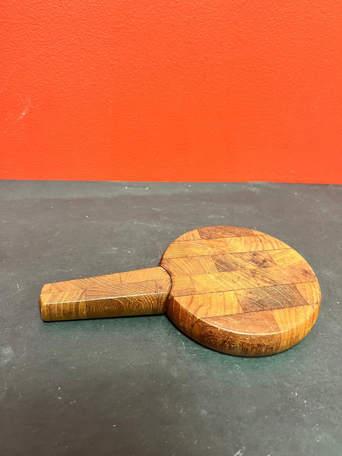 Lovely mid century modern QUISGAARD  dansk teak cheeseboard and knife  lovely condition and great MCM design 8.5 inches long