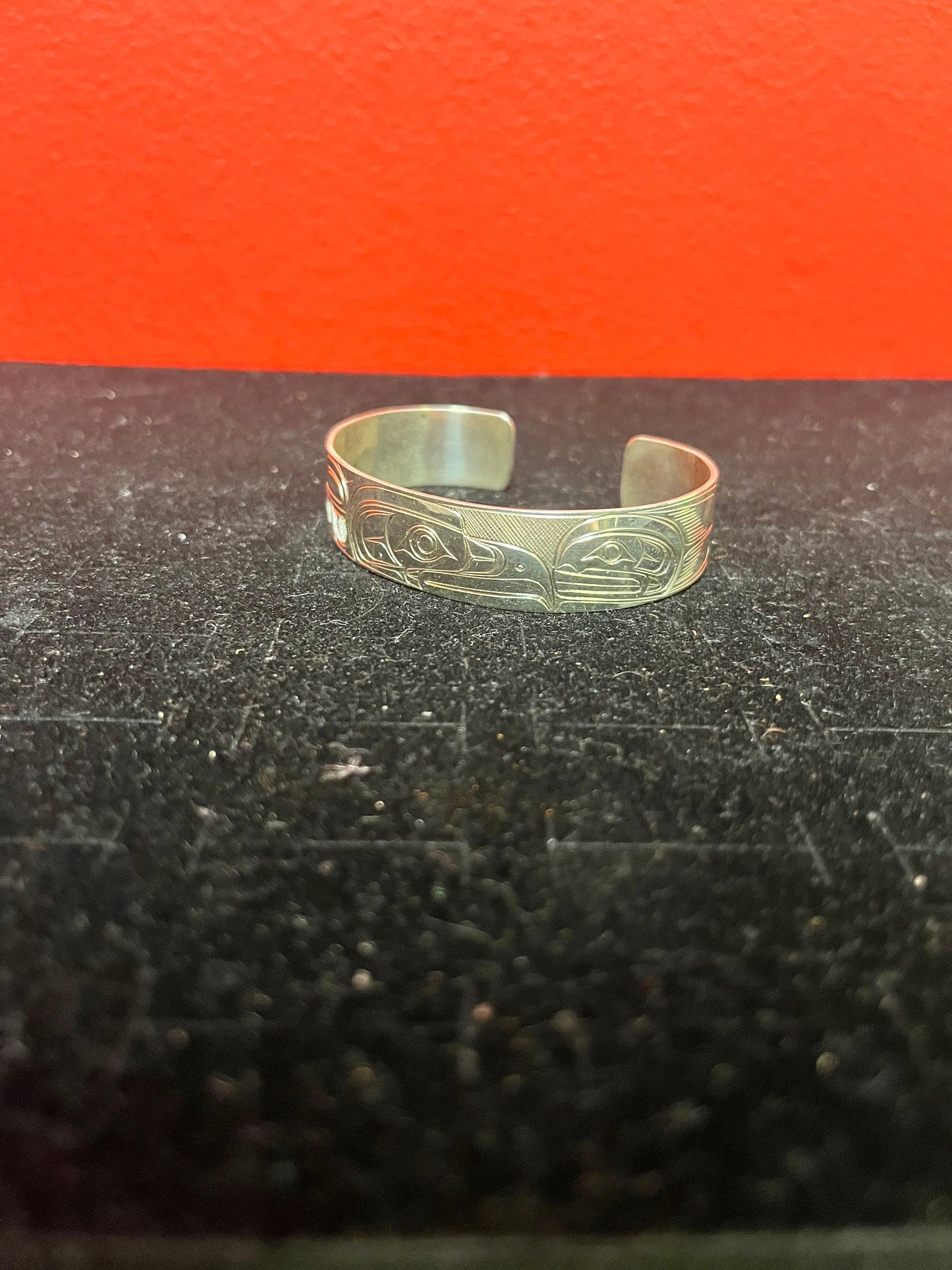 Stunning 2 1/2 inch wide indigenous first nations northwest coast Sterling Tony Hunt thunderbird bracelet amazing detail