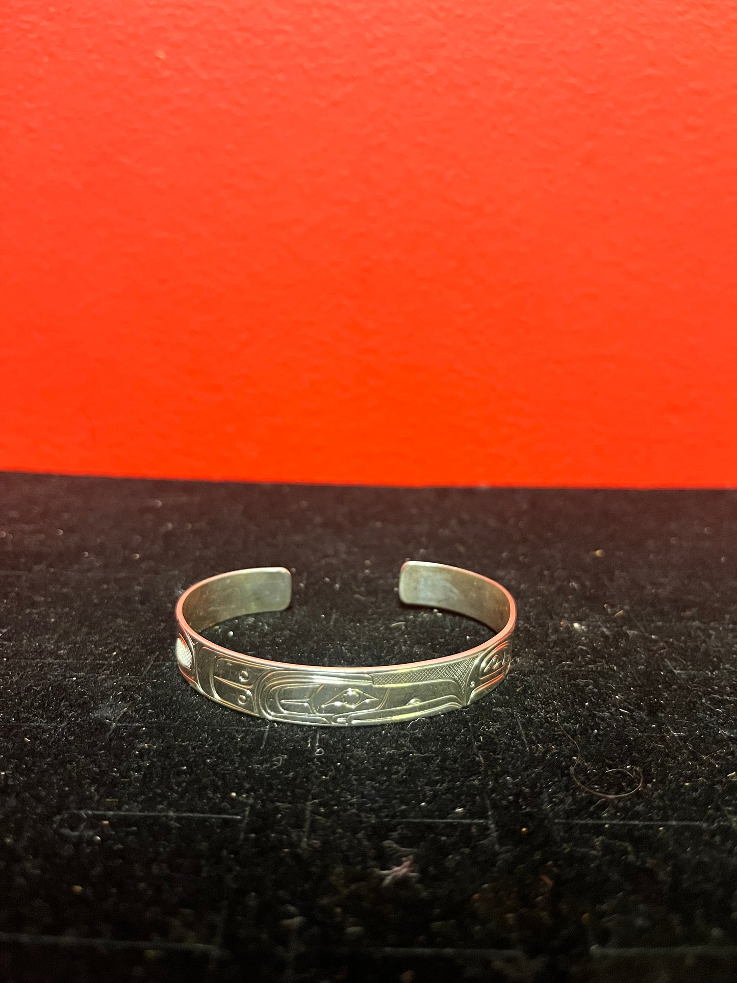 Stunning 2 1/2 inch wide indigenous first nations northwest coast Sterling Tony Hunt thunderbird bracelet amazing detail