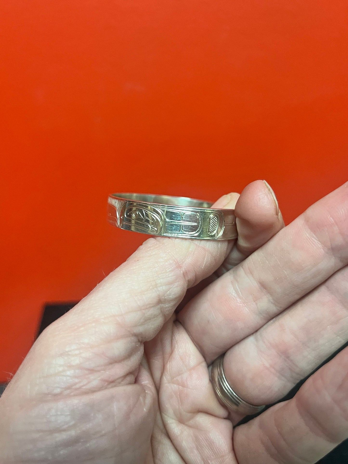Stunning 2 1/2 inch wide indigenous first nations northwest coast Sterling Tony Hunt thunderbird bracelet amazing detail