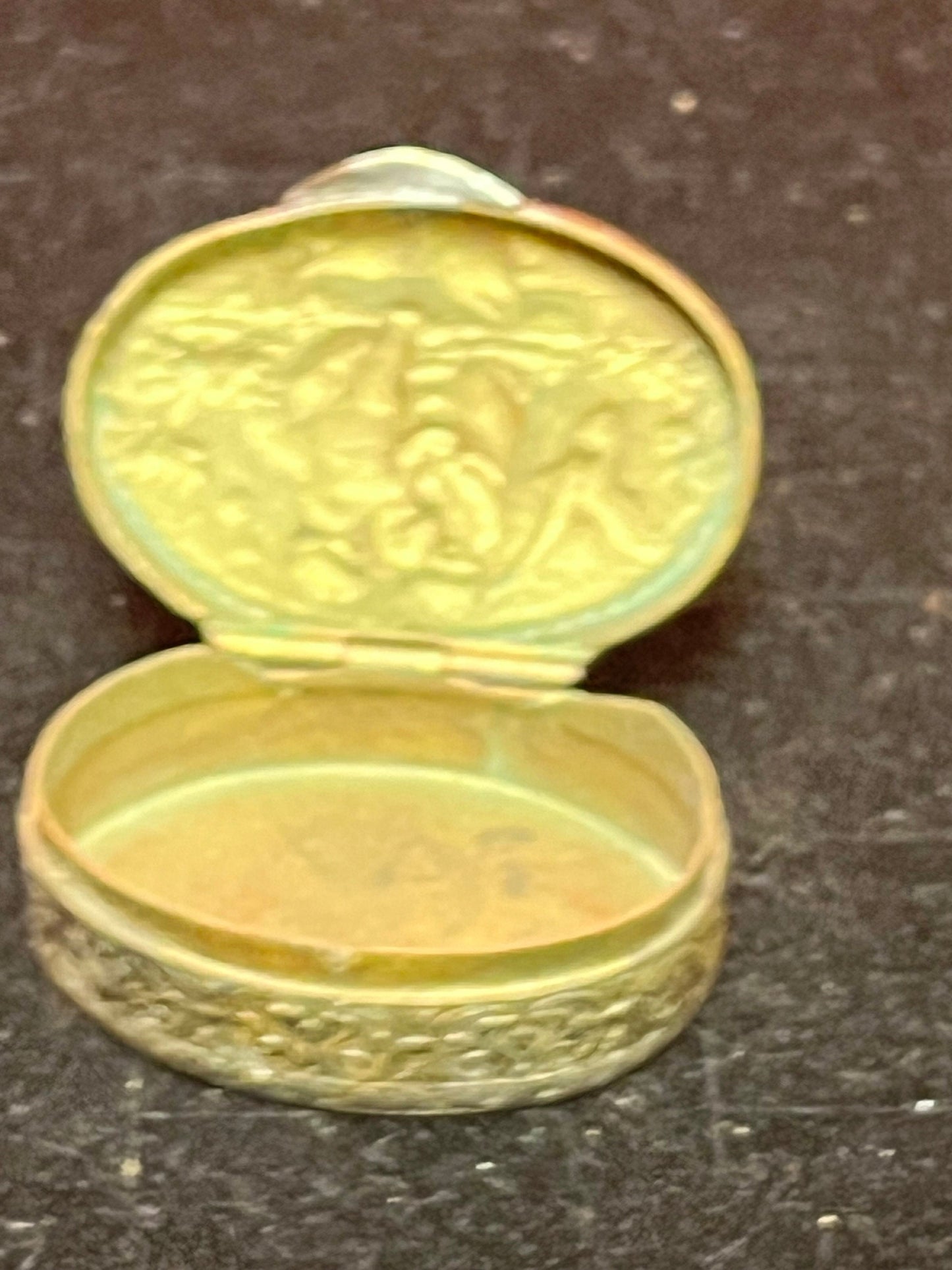 Lovely 1.5 inch Italian untested silver pillbox depicting cherubs dancing beautiful gift