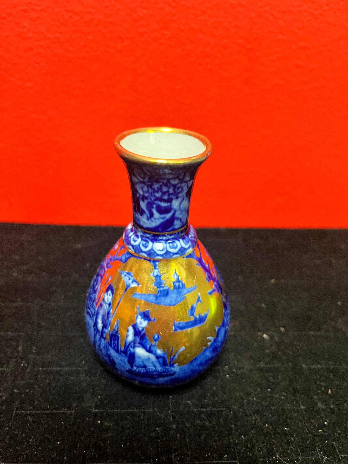 Lovely 4 inch Asian blue and gold vase small and beautiful and in perfect condition