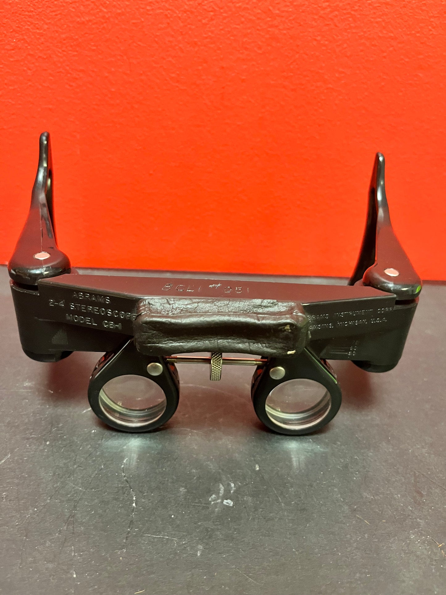 A Fabulous 7 inch wide Abrams model CB - one, two or four power stereoscope American with inspections and box great condition