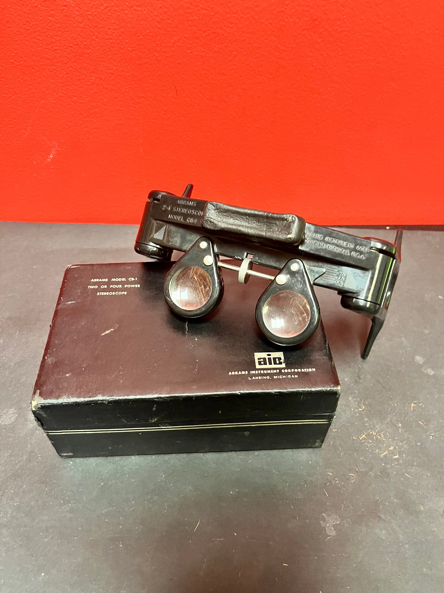A Fabulous 7 inch wide Abrams model CB - one, two or four power stereoscope American with inspections and box great condition