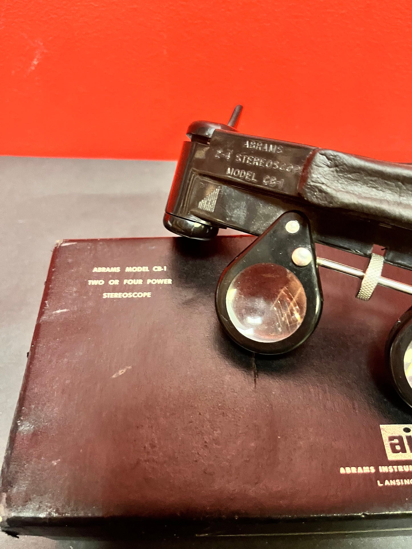 A Fabulous 7 inch wide Abrams model CB - one, two or four power stereoscope American with inspections and box great condition
