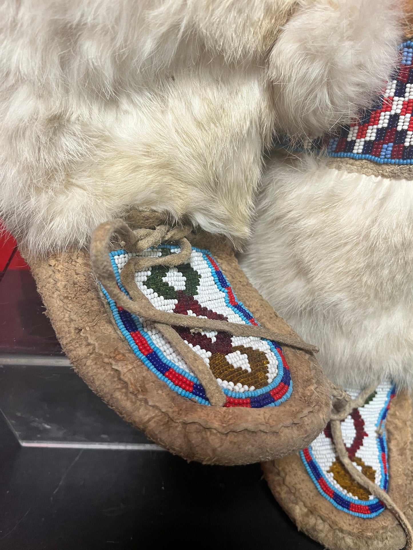 Stunning 9 x 10“ long indigenous Canadian Pacific Northwest coast moccasin boots with beading - wow good antique condition