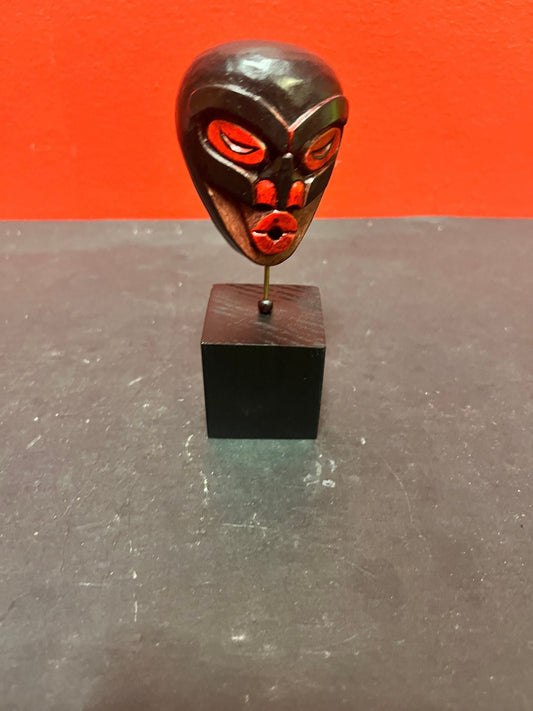 Lovely 3 inch indigenous first Nations Pacific northwest Coast Artie George mask on stand  total 5 inches  Lovely detail and quality