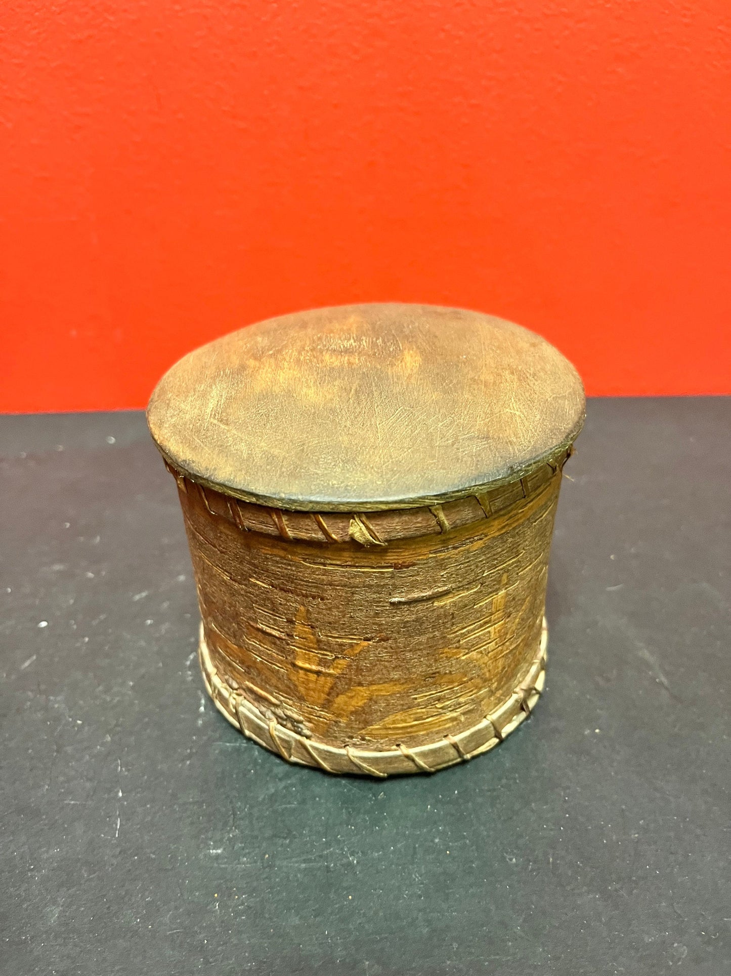 Lovely 5 x 3 high eastern Canadian Cedar bark box with wood lid  unusual, and wonderful condition