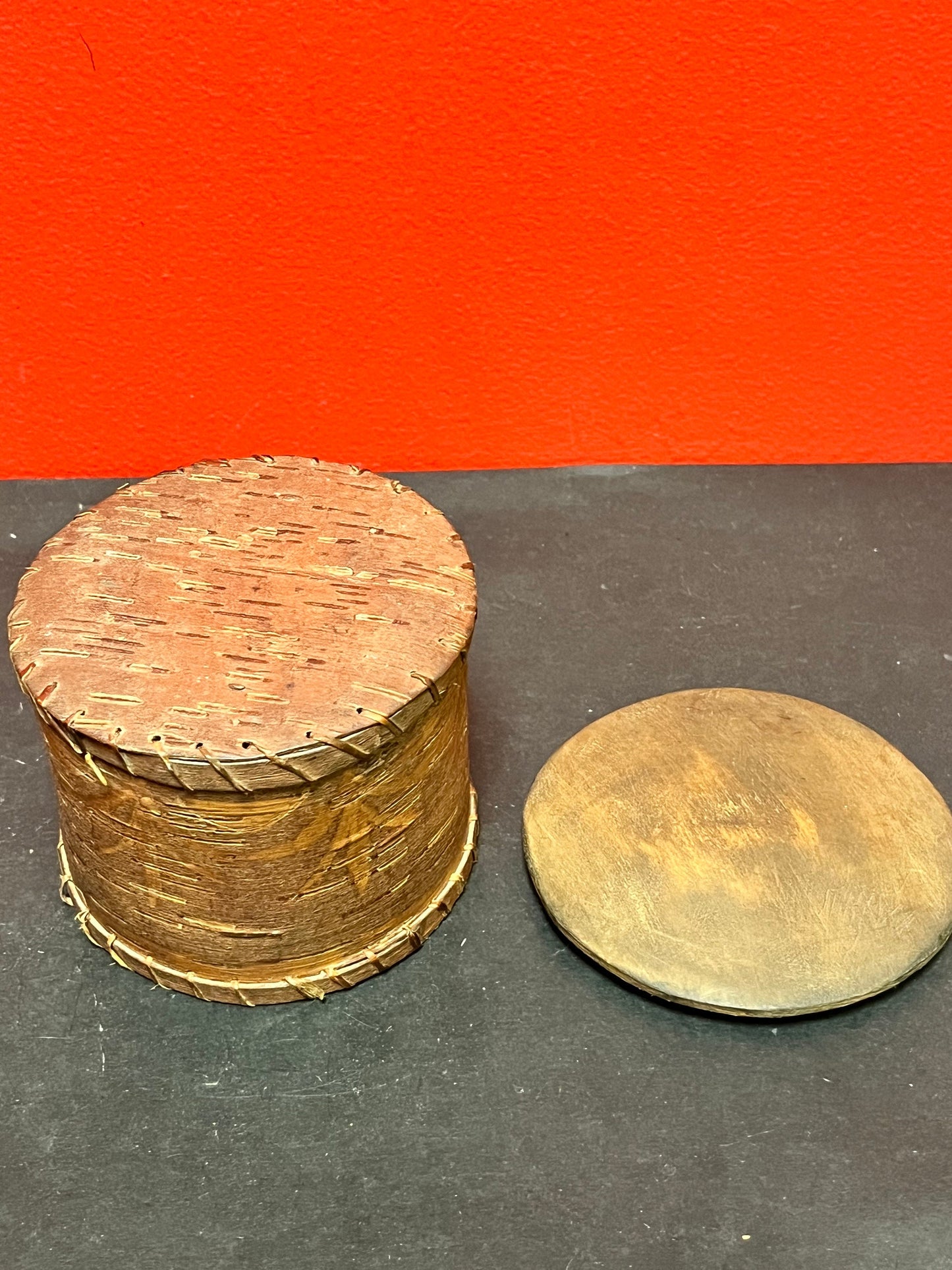 Lovely 5 x 3 high eastern Canadian Cedar bark box with wood lid  unusual, and wonderful condition