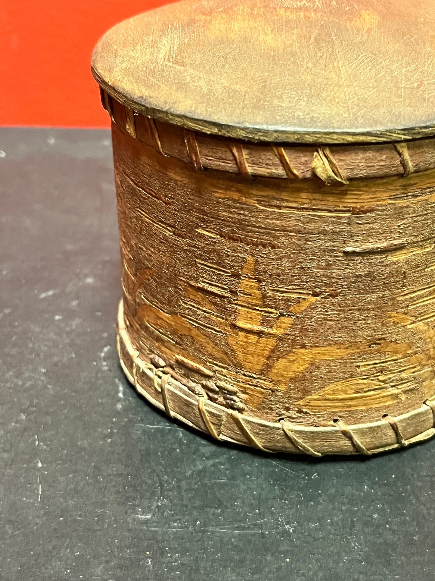 Lovely 5 x 3 high eastern Canadian Cedar bark box with wood lid  unusual, and wonderful condition