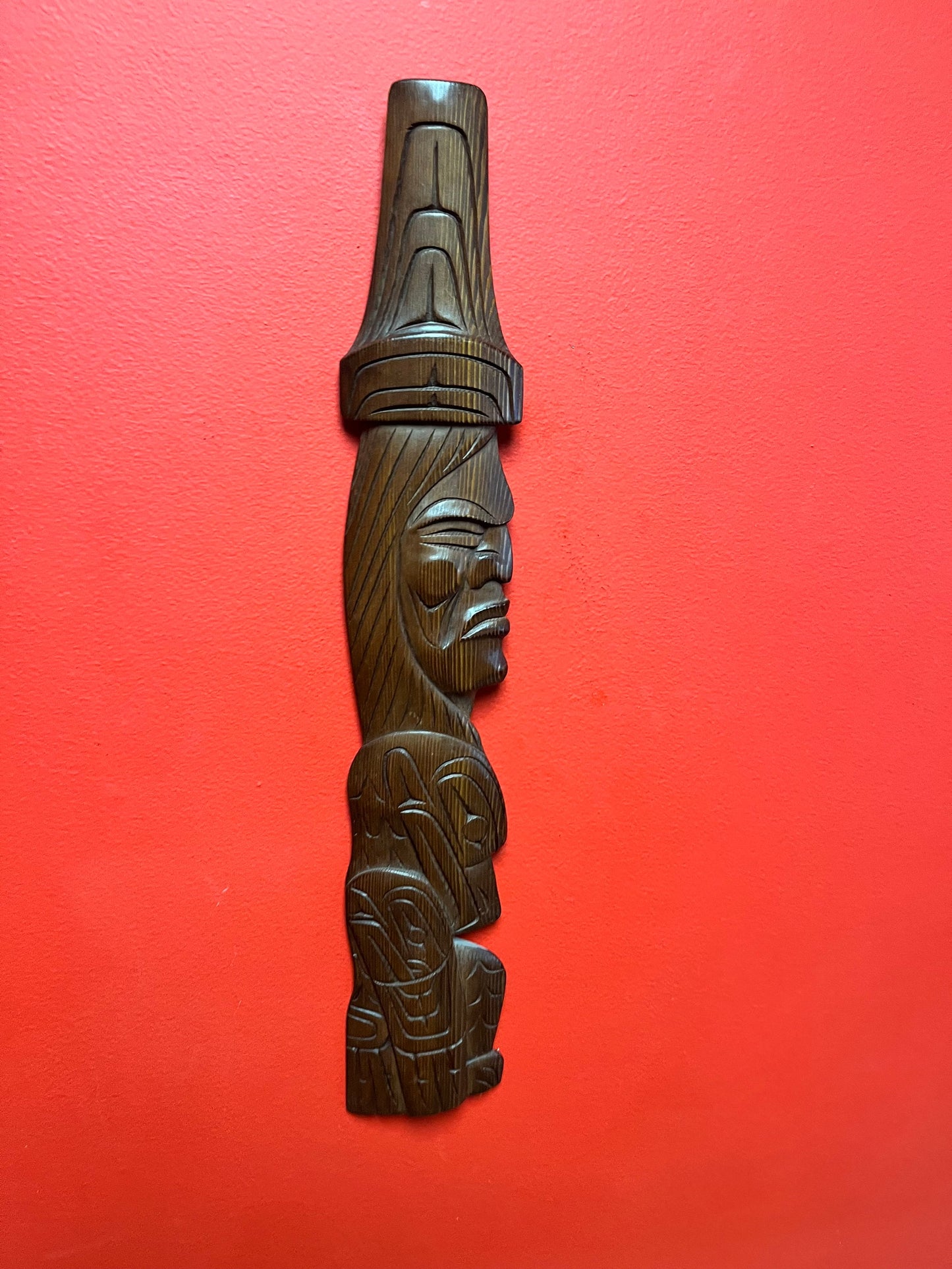 Lovely 21 inch long signed Chris Paul  indigenous first nations Pacific Northwest Coast plaque  Potlatch hat, Salish man, Raven, frog -