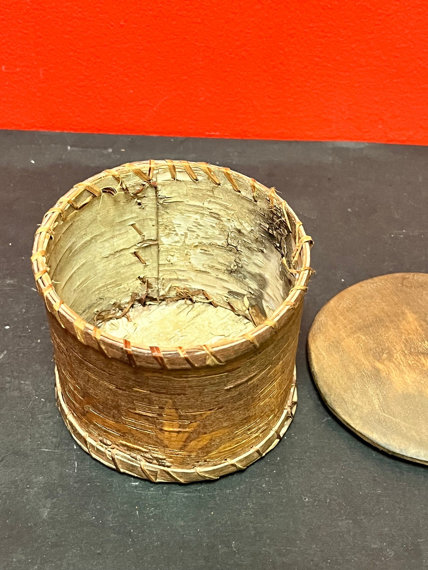 Lovely 5 x 3 high eastern Canadian Cedar bark box with wood lid  unusual, and wonderful condition