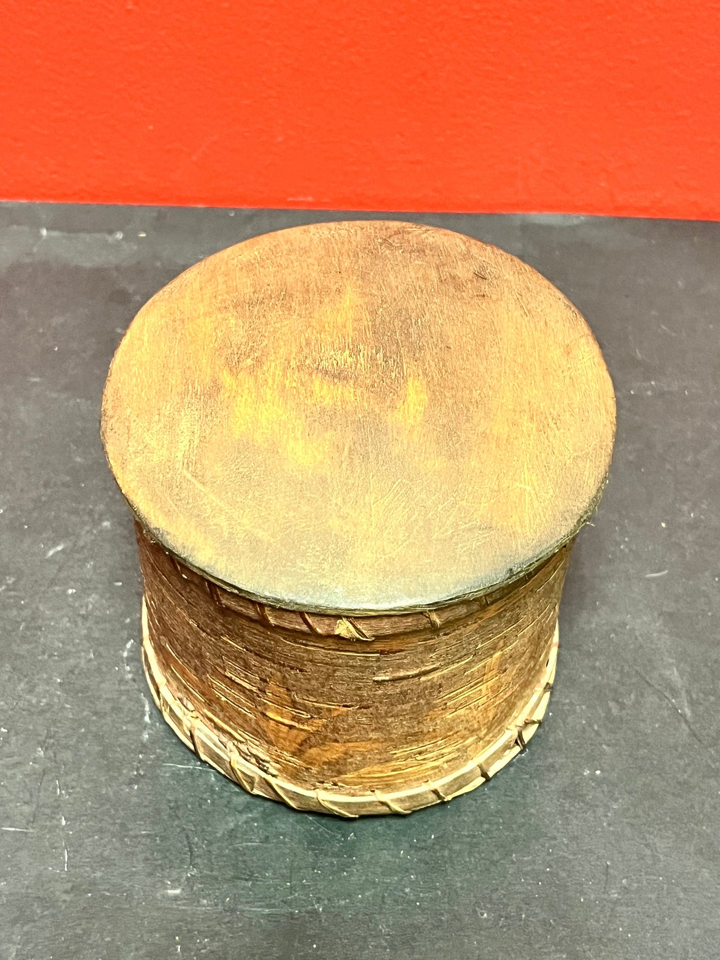 Lovely 5 x 3 high eastern Canadian Cedar bark box with wood lid  unusual, and wonderful condition