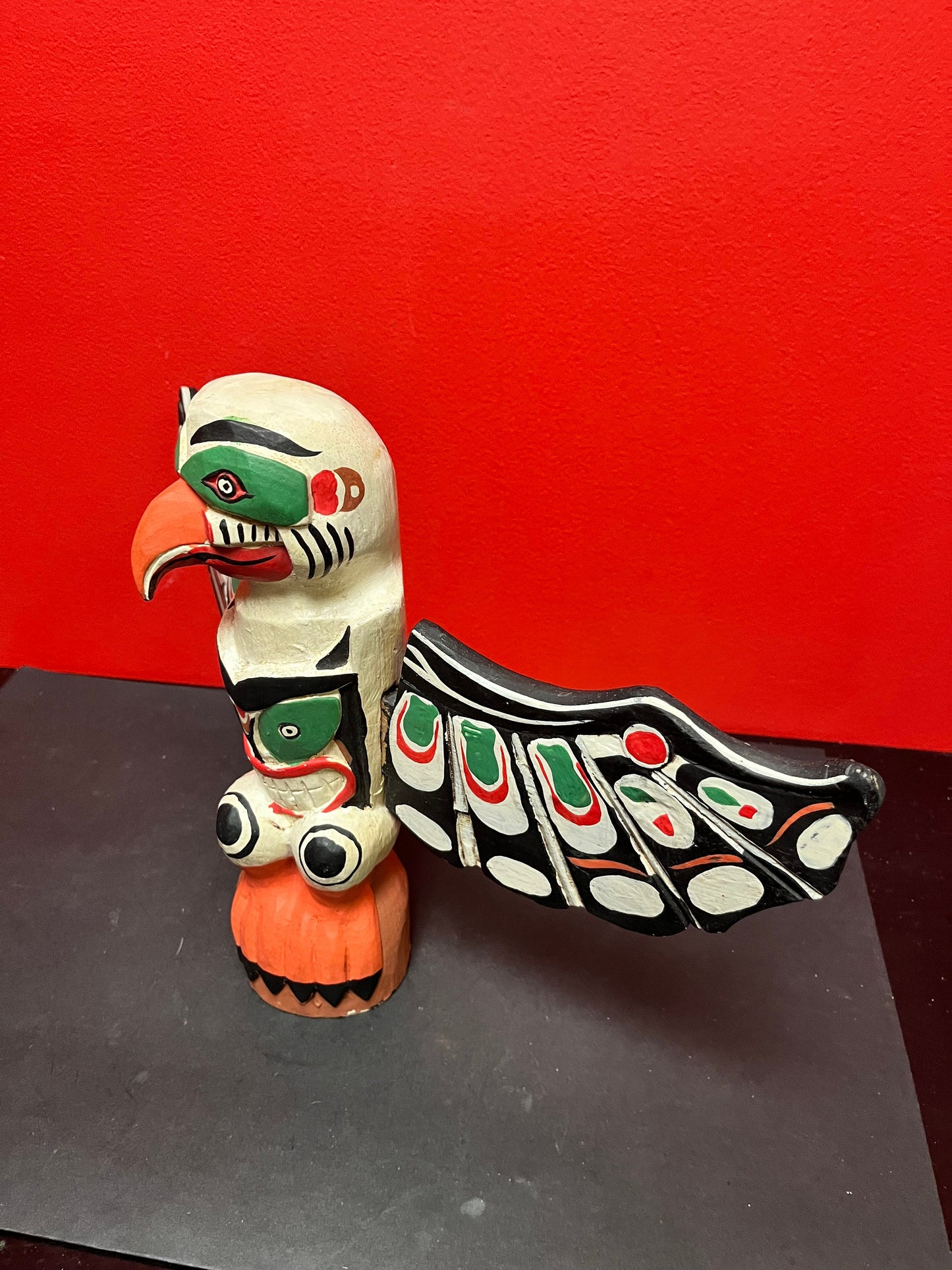 Stunning antique indigenous Pacific Northwest Coast 16 x 9“ high painted winged, polychrome totem pole wings come off wow
