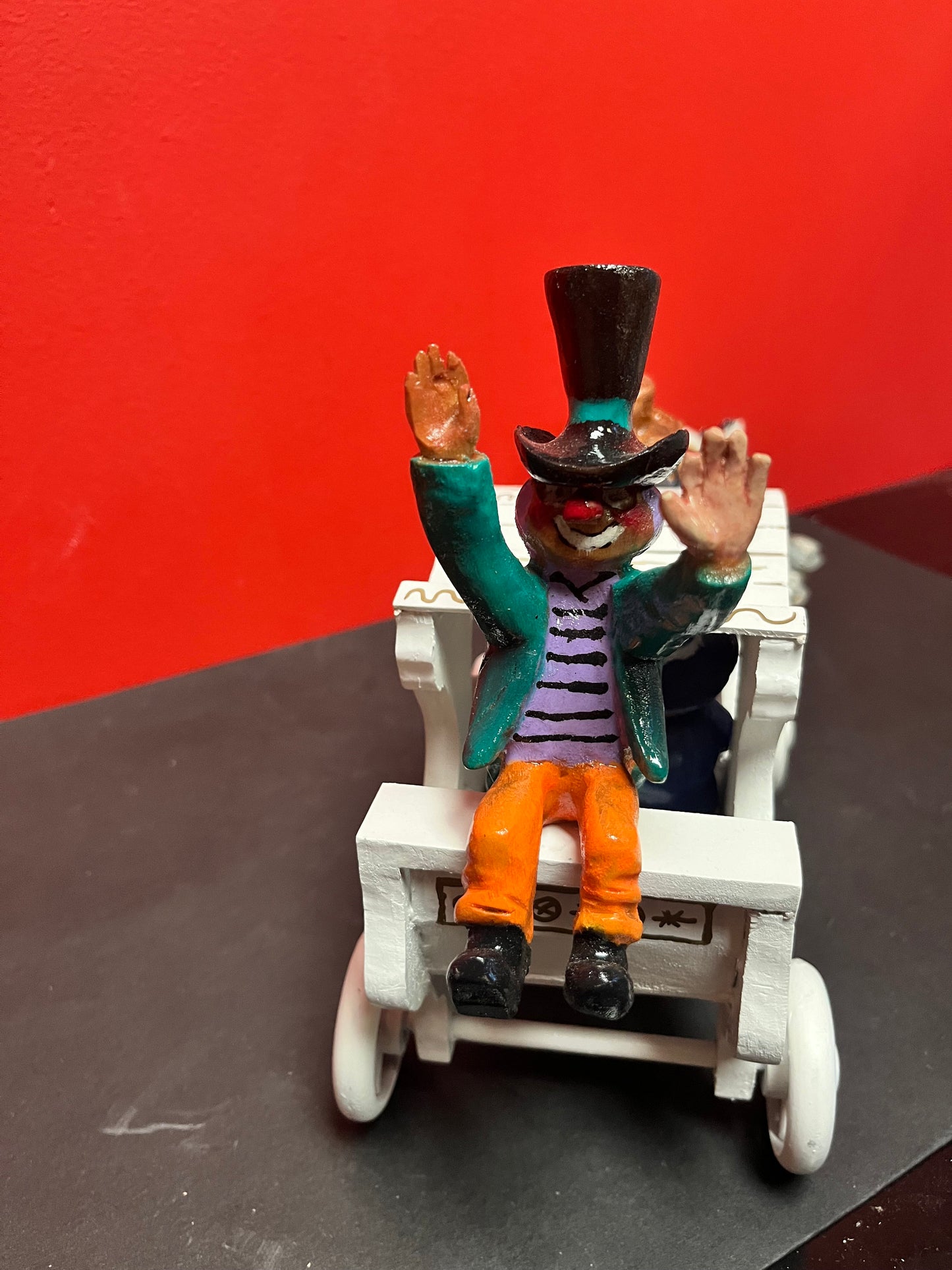 17 x 9 high older American folk art circus carriage amazing detail and quality came from a cool collection wow
