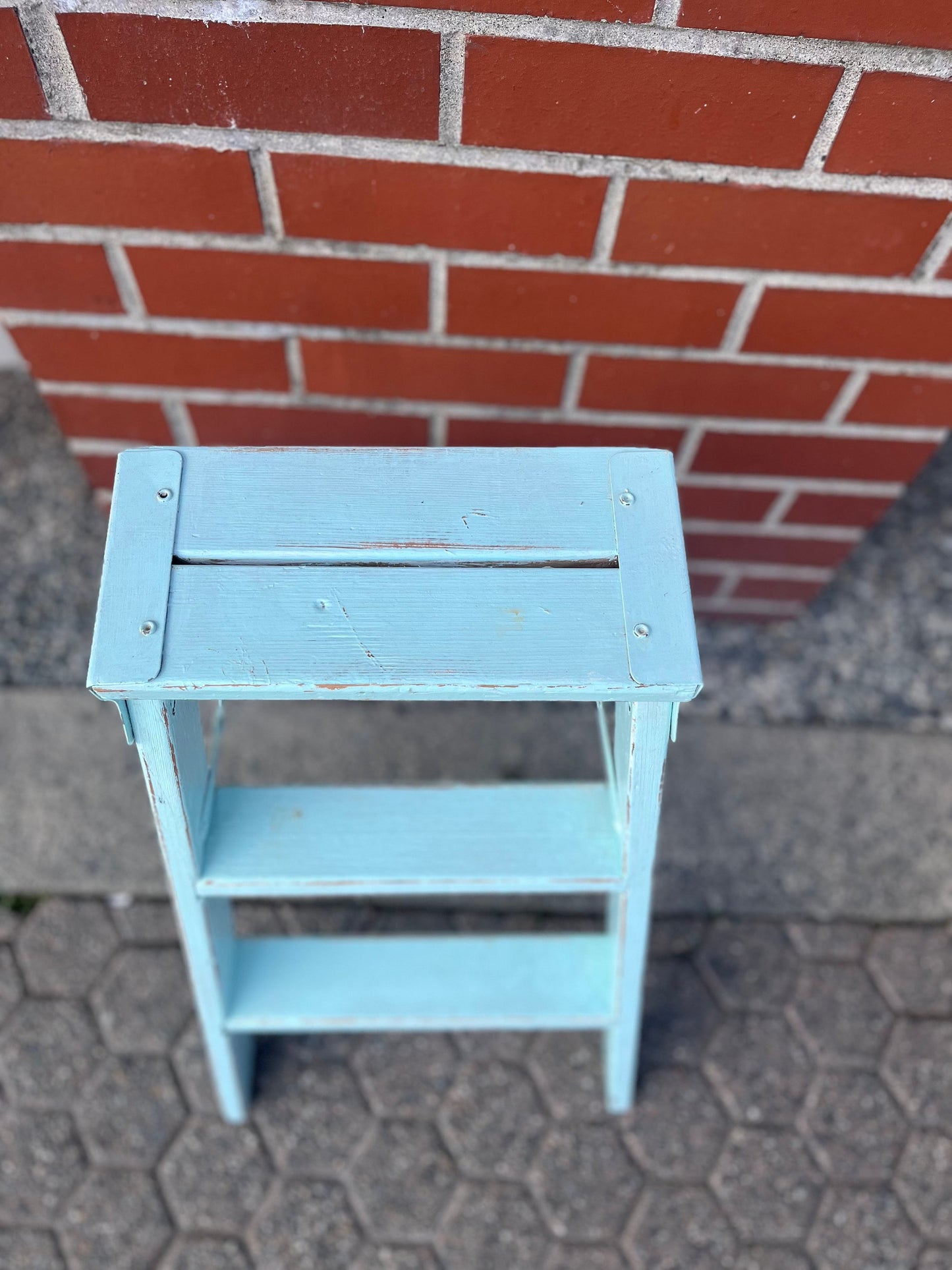 A Stunning 24 x 11 x 5“ deep antique country shabby chic painted step stool or ladder - perfect for blankets or plants
