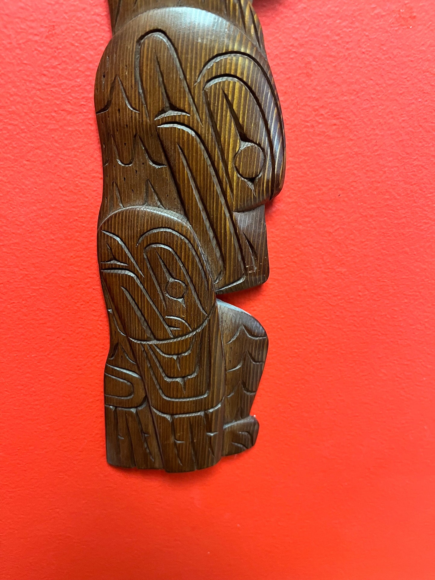 Lovely 21 inch long signed Chris Paul  indigenous first nations Pacific Northwest Coast plaque  Potlatch hat, Salish man, Raven, frog -