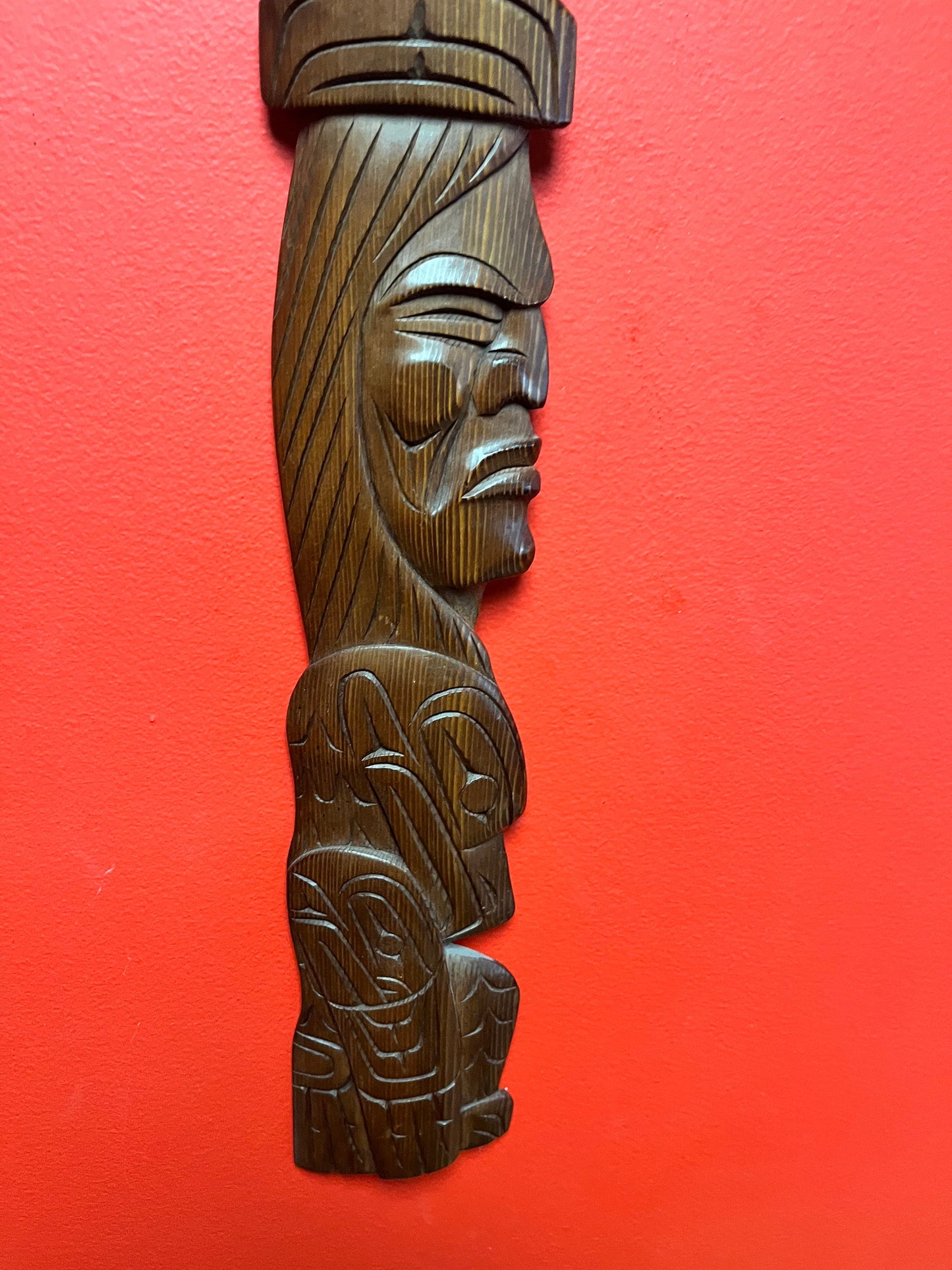 Lovely 21 inch long signed Chris Paul  indigenous first nations Pacific Northwest Coast plaque  Potlatch hat, Salish man, Raven, frog -