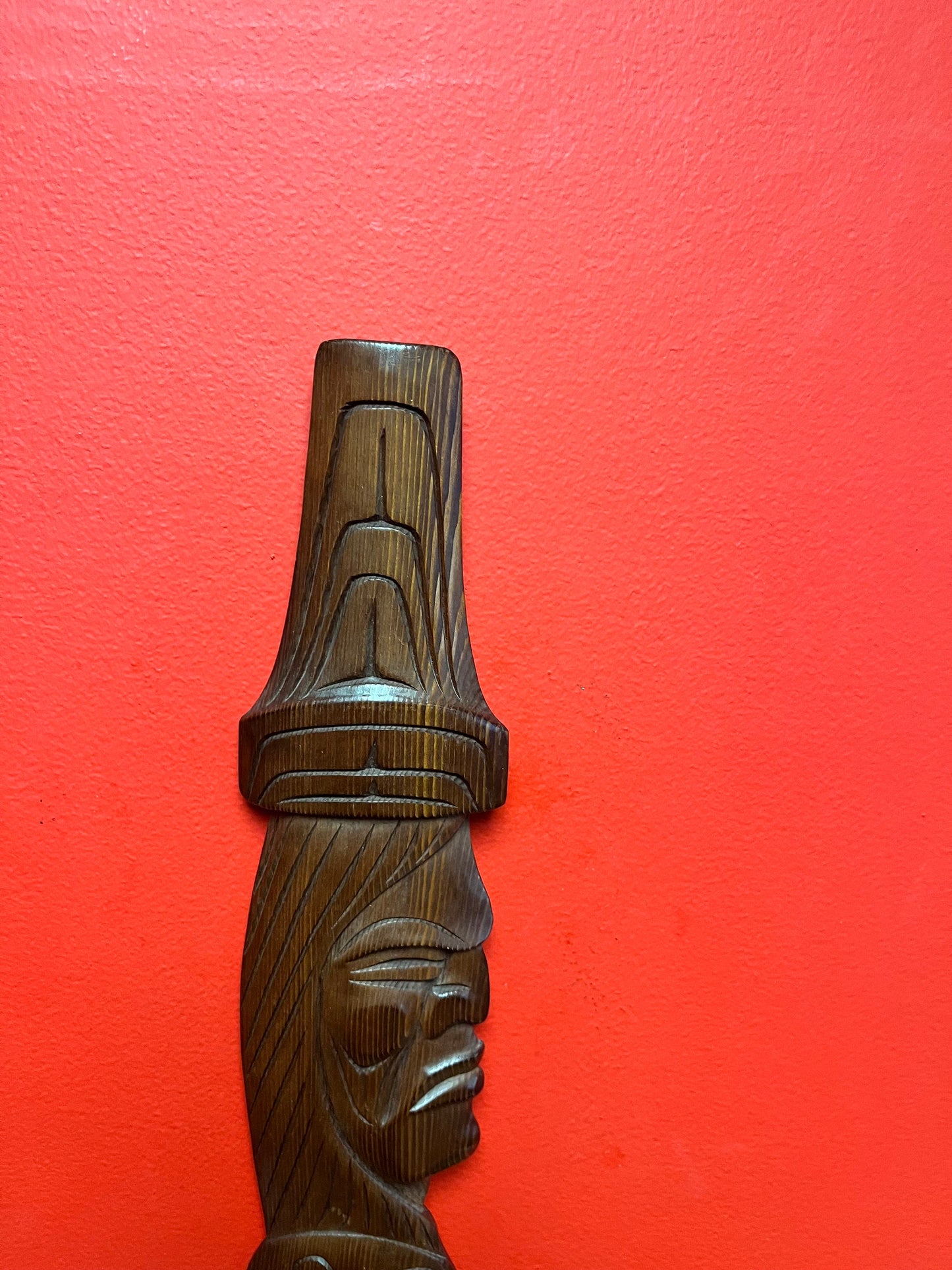 Lovely 21 inch long signed Chris Paul  indigenous first nations Pacific Northwest Coast plaque  Potlatch hat, Salish man, Raven, frog -