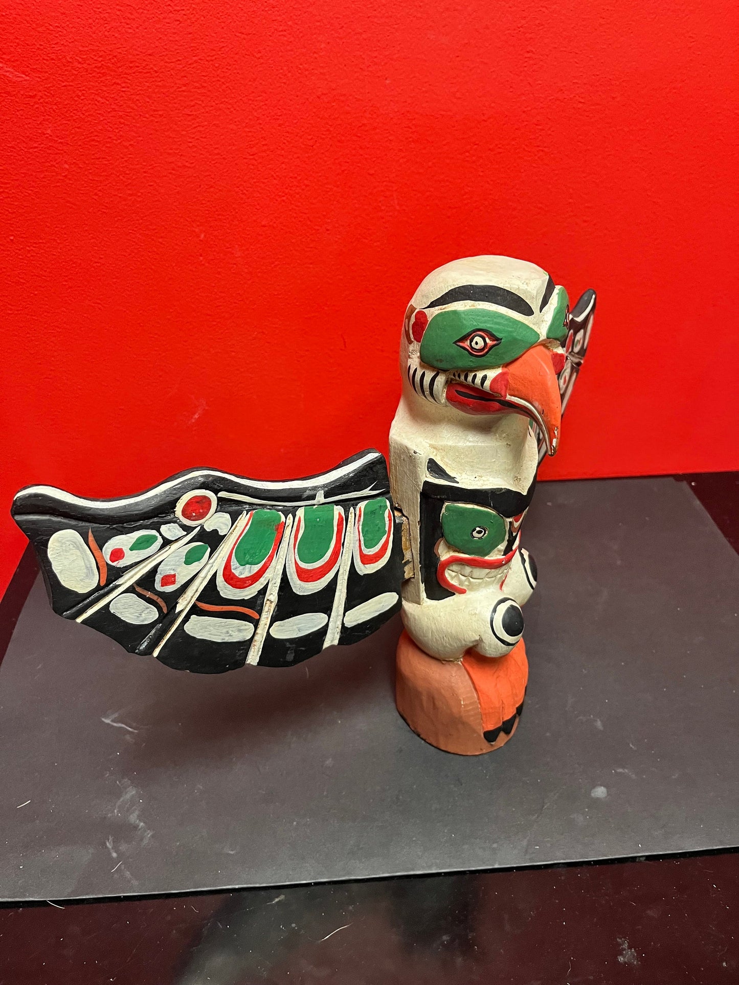 Stunning antique indigenous Pacific Northwest Coast 16 x 9“ high painted winged, polychrome totem pole wings come off wow