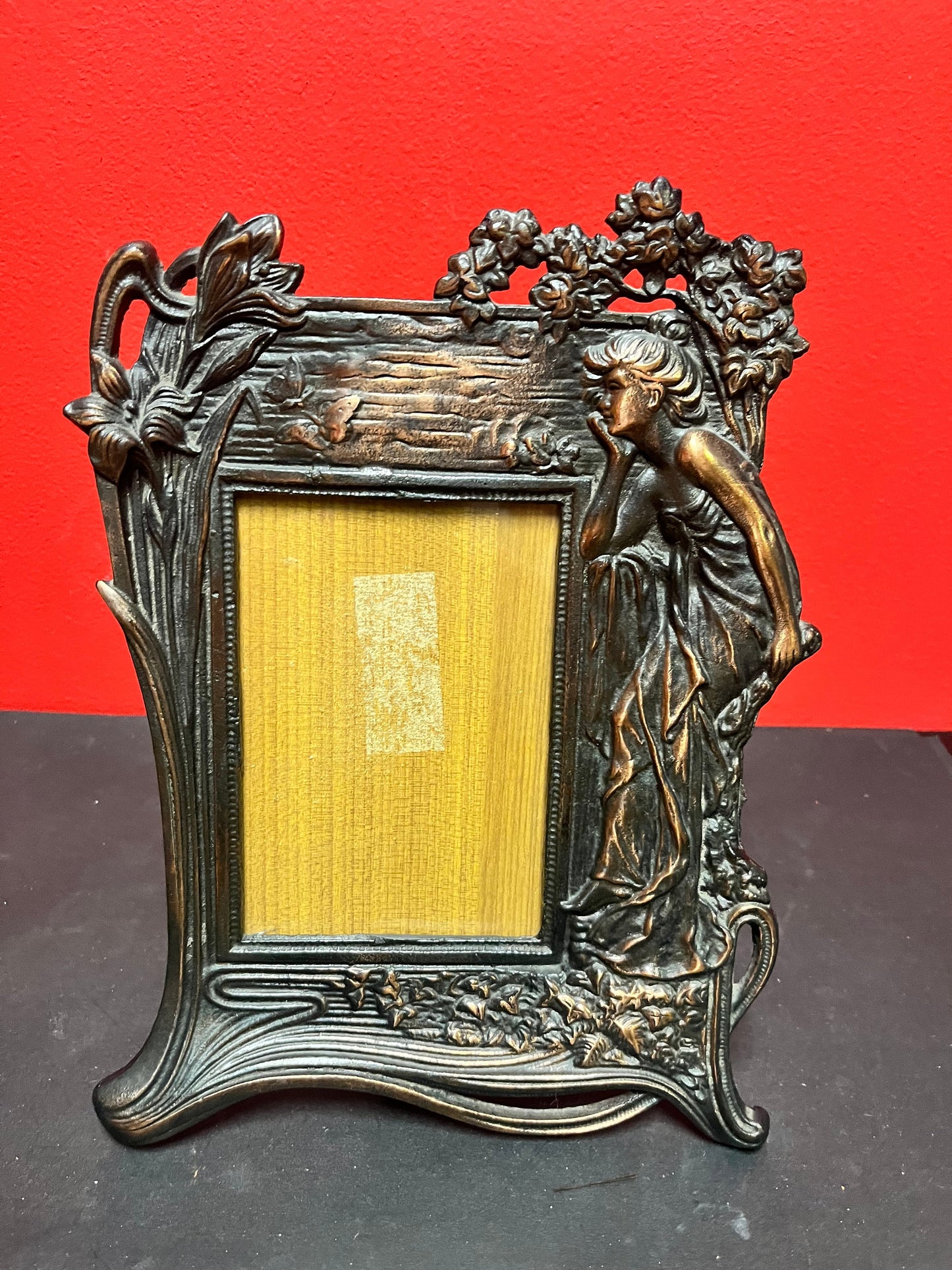 Beautiful copper art nouveau frame heavily decorated 12 x 8 inside 6 x 4 inches very pretty
